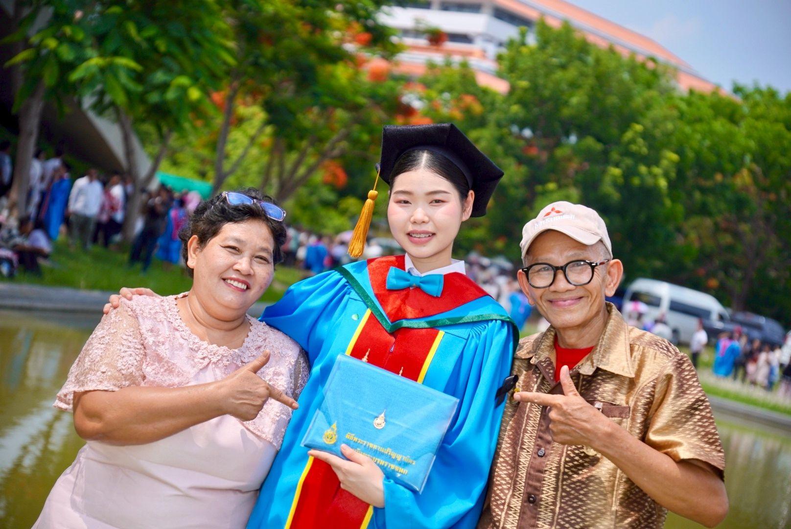 ผลงานรับปริญญา มหาวิทยาลัยธรรมศาสตร์ โดย Jedi photography ภาพที่ 2