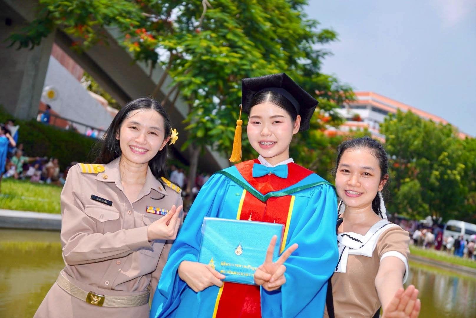 ผลงานรับปริญญา มหาวิทยาลัยธรรมศาสตร์ โดย Jedi photography ภาพที่ 9