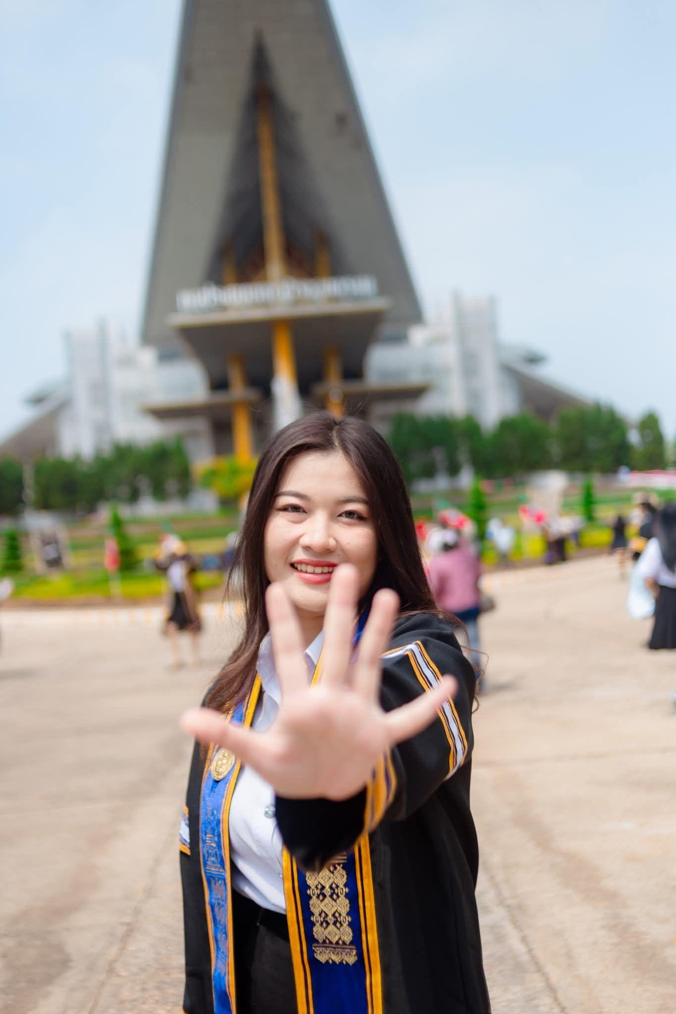 ผลงานรับปริญญา มหาวิทยาลัยราชภัฏสกลนคร โดย นิวถ่ายรูปให้หน่อย ภาพที่ 2