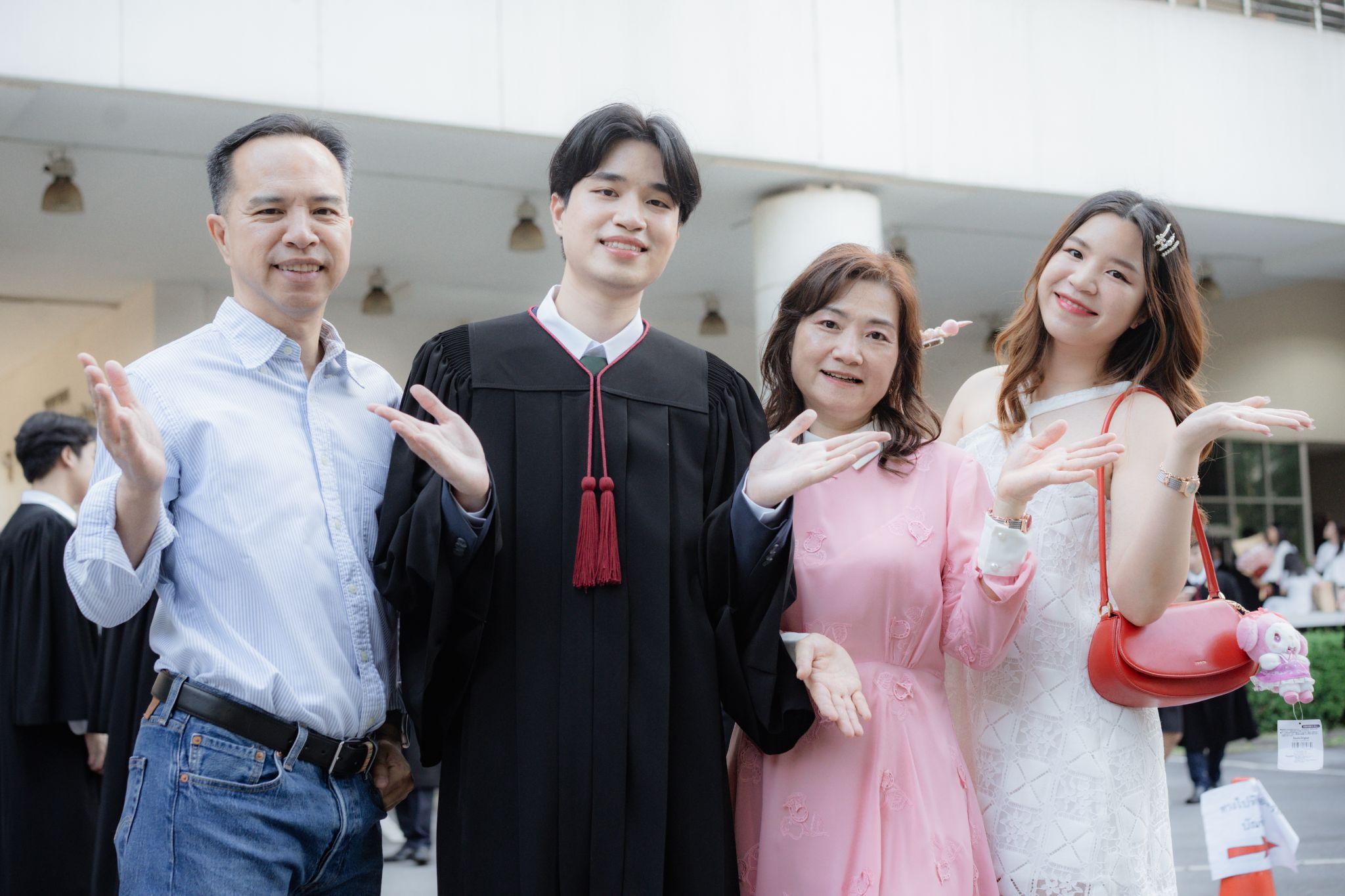ผลงานรับปริญญา มหาวิทยาลัยเกษตรศาสตร์ โดย WAVE_ArisWgallery ภาพที่ 4