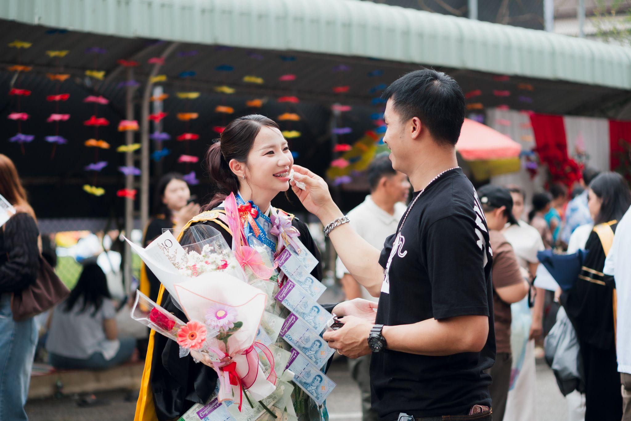 ผลงานรับปริญญา มหาวิทยาลัยราชภัฏเชียงใหม่ โดย Our.Cloud ภาพที่ 3