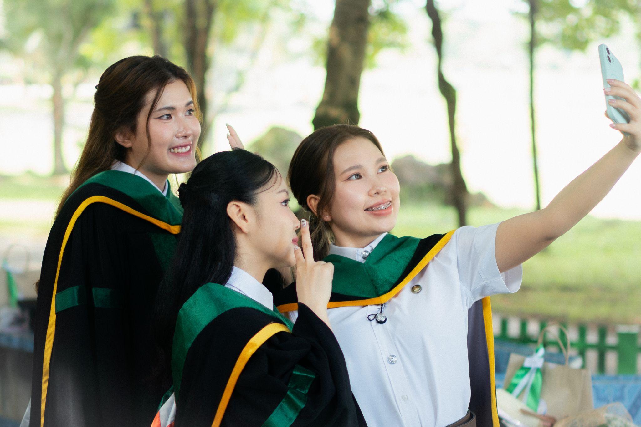 ผลงานรับปริญญา มหาวิทยาลัยราชภัฏเชียงราย โดย Our.Cloud ภาพที่ 11