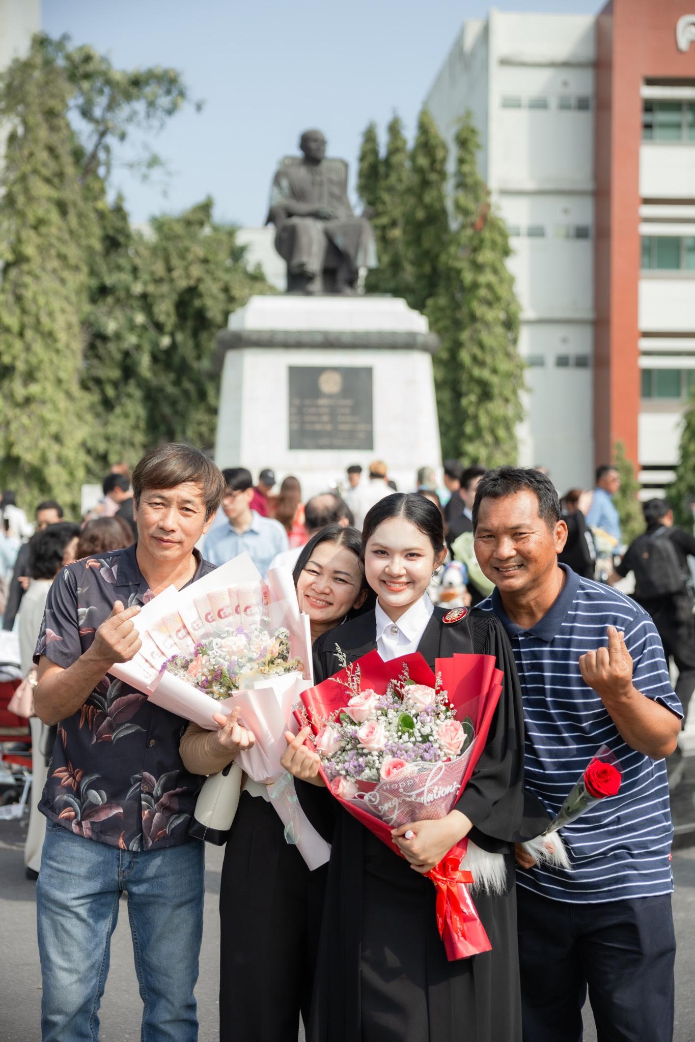 ผลงานรับปริญญา มหาวิทยาลัยธรรมศาสตร์ โดย SixSax Photo ภาพที่ 12