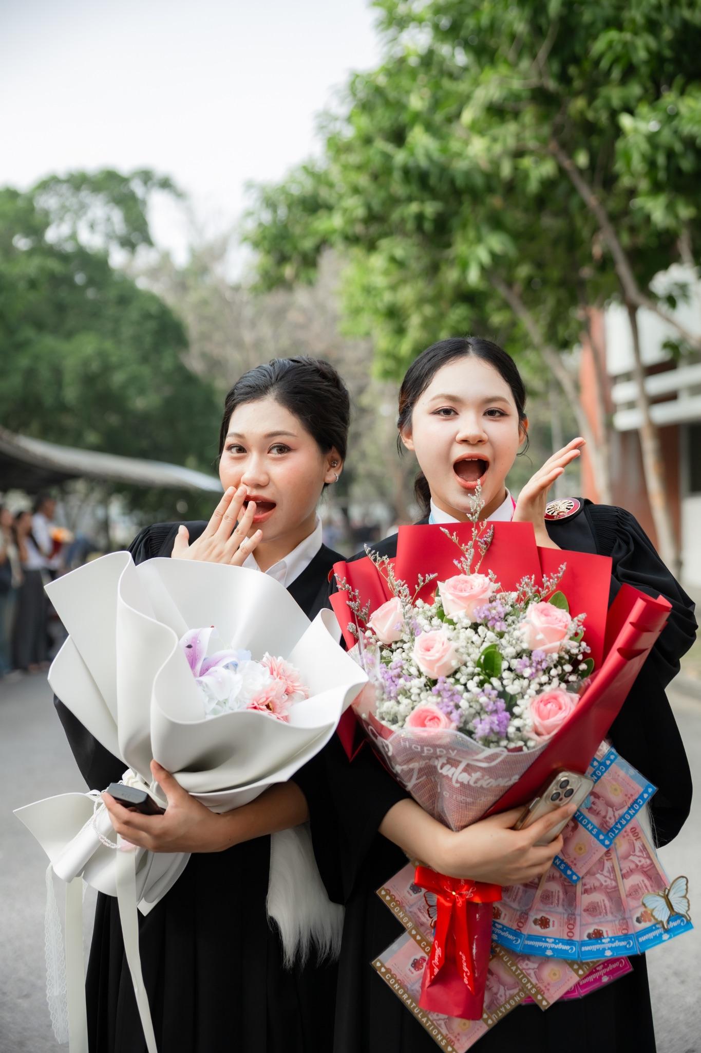 ผลงานรับปริญญา มหาวิทยาลัยธรรมศาสตร์ โดย SixSax Photo ภาพที่ 8