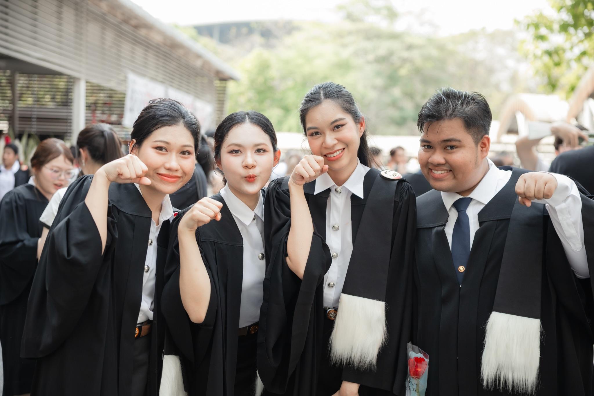 ผลงานรับปริญญา มหาวิทยาลัยธรรมศาสตร์ โดย SixSax Photo ภาพที่ 15
