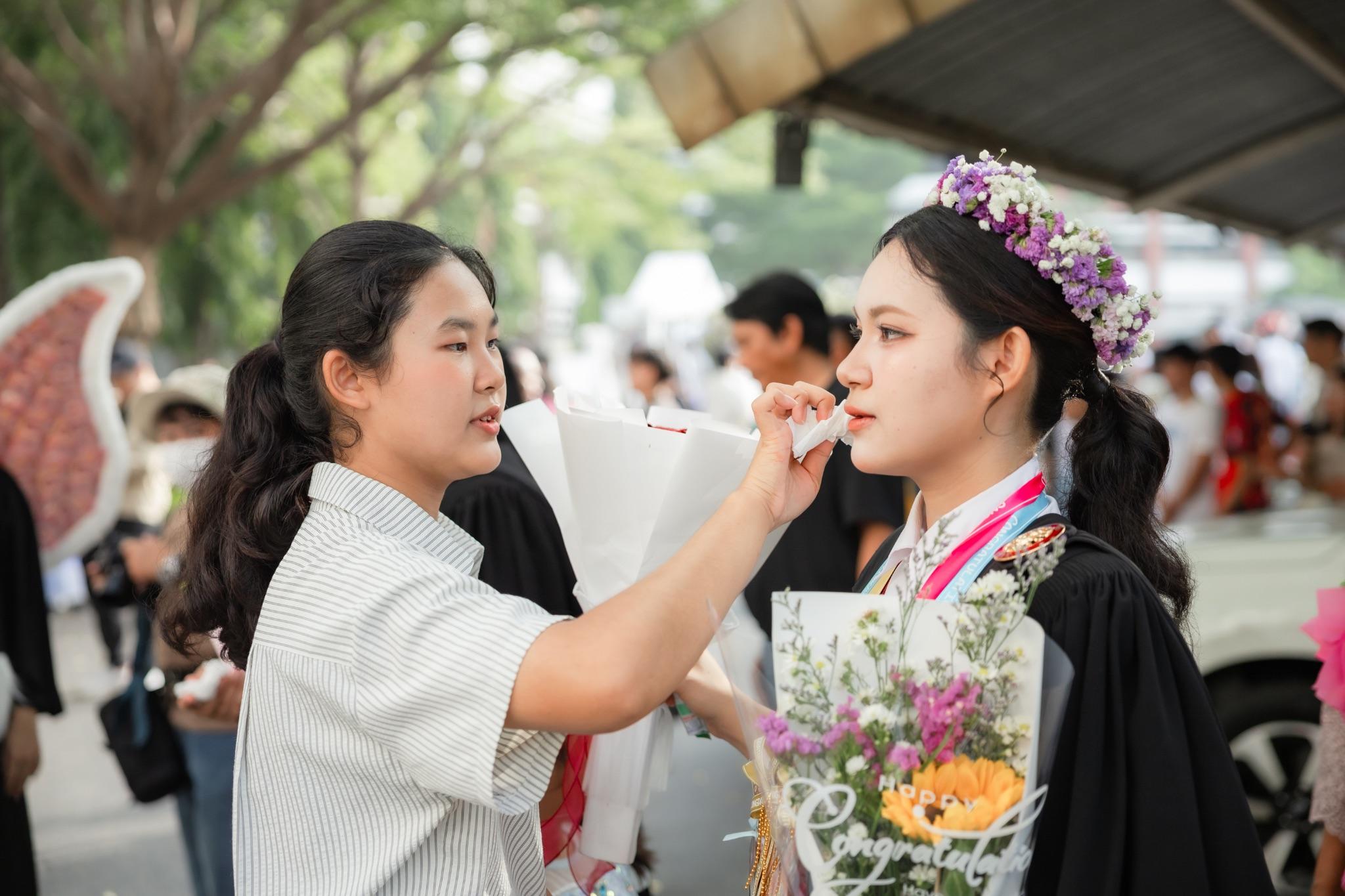 ผลงานรับปริญญา มหาวิทยาลัยธรรมศาสตร์ โดย SixSax Photo ภาพที่ 6