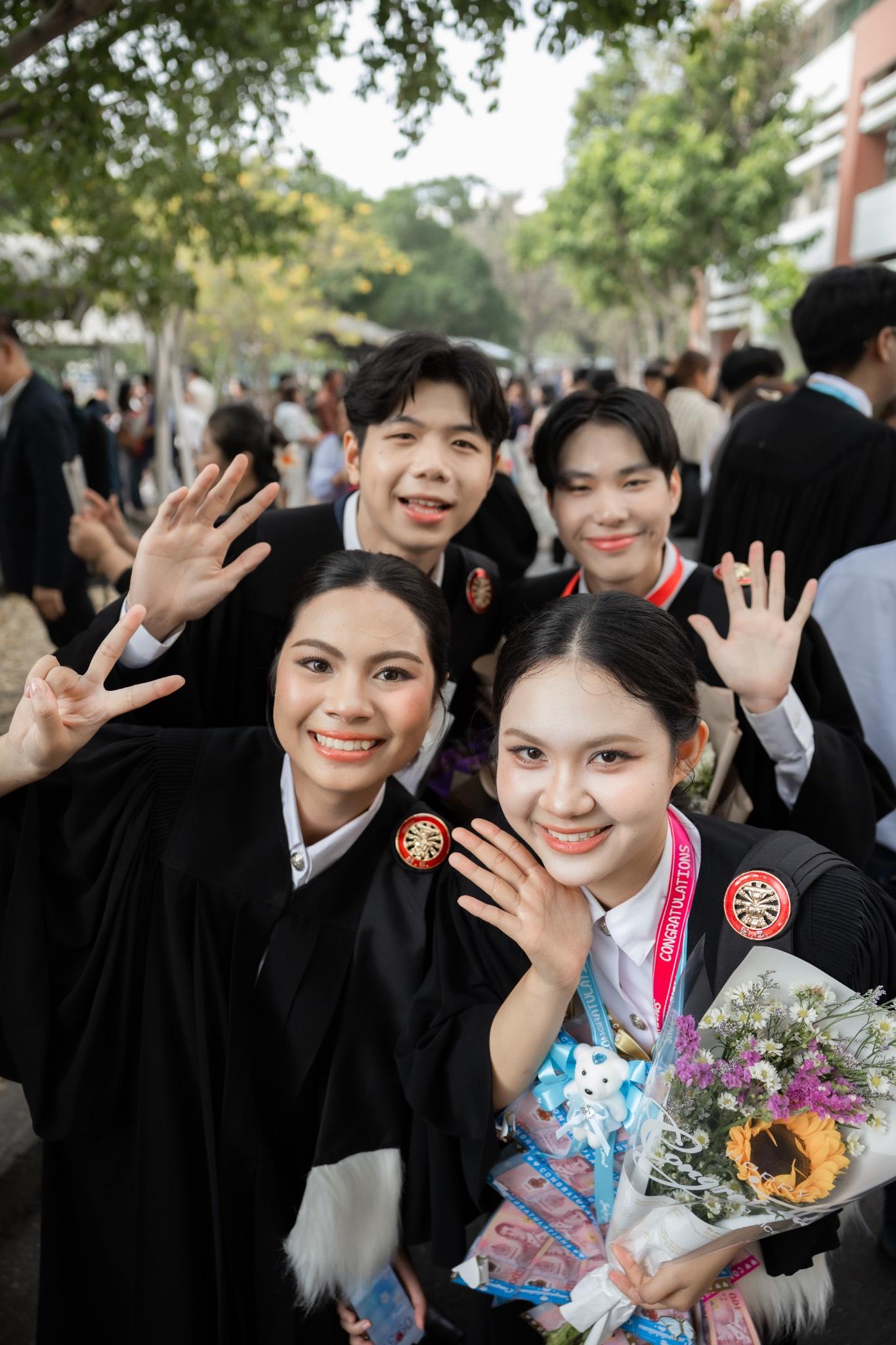 ผลงานรับปริญญา มหาวิทยาลัยธรรมศาสตร์ โดย SixSax Photo ภาพที่ 10