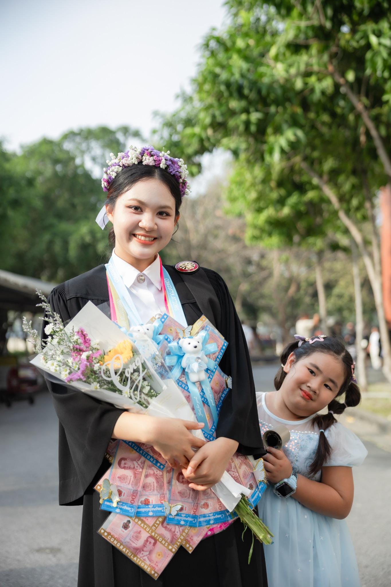 ผลงานรับปริญญา มหาวิทยาลัยธรรมศาสตร์ โดย SixSax Photo ภาพที่ 4