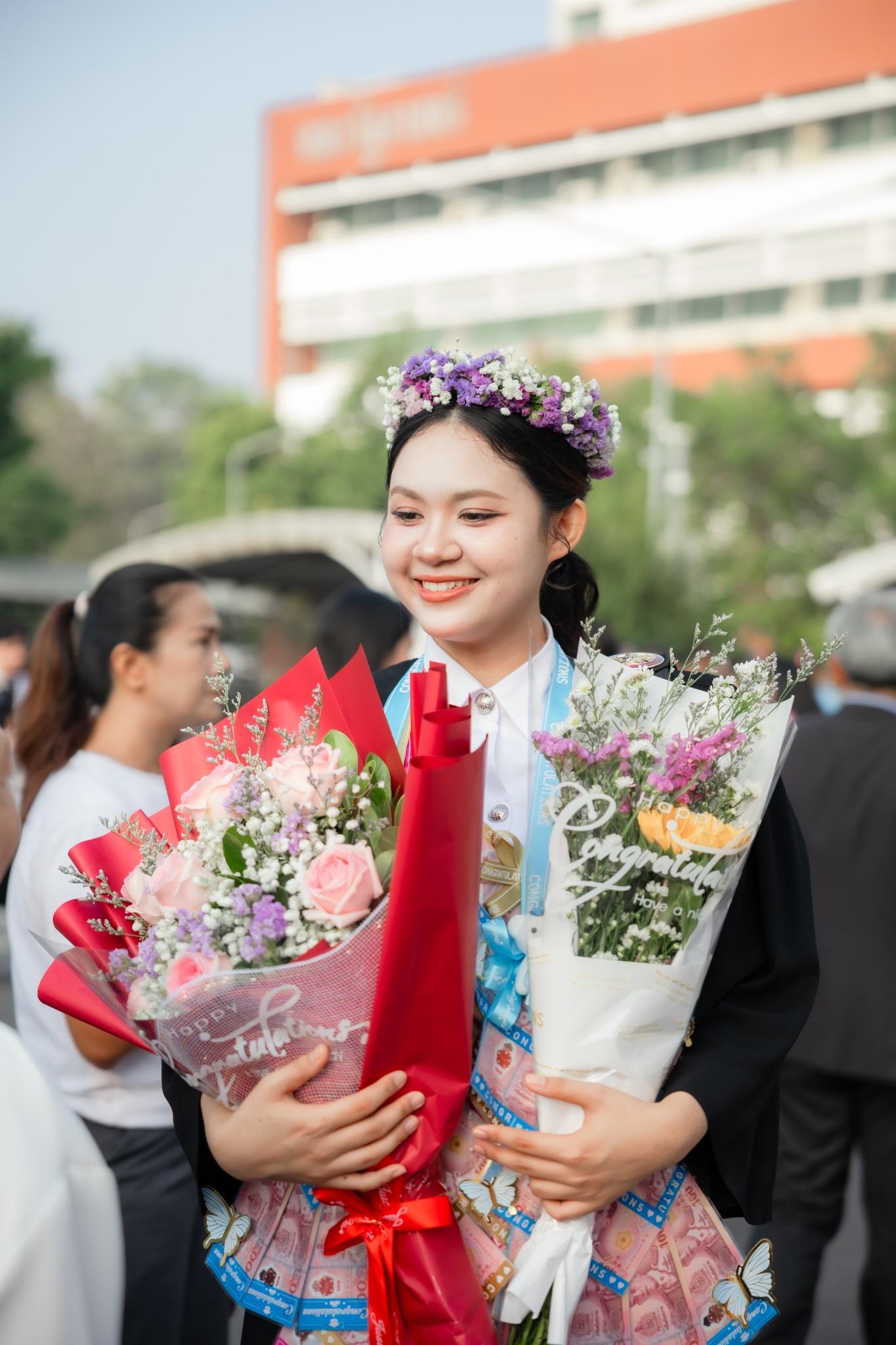 ผลงานรับปริญญา มหาวิทยาลัยธรรมศาสตร์ โดย SixSax Photo ภาพที่ 3