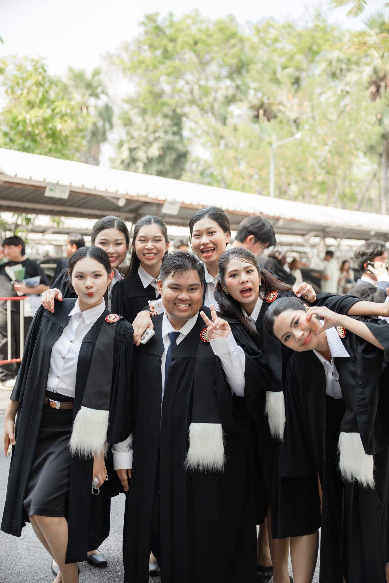 ผลงานรับปริญญา มหาวิทยาลัยธรรมศาสตร์ โดย SixSax Photo ภาพที่ 17