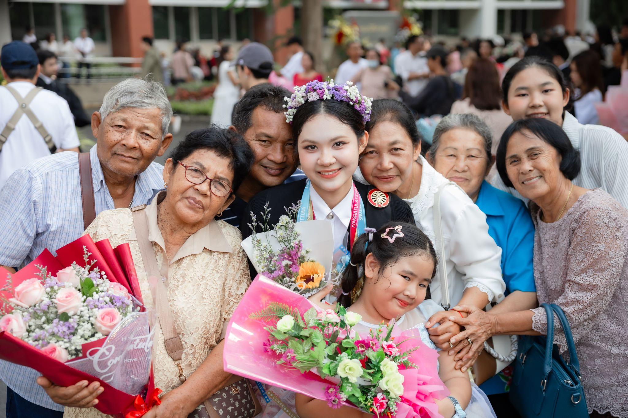 ผลงานรับปริญญา มหาวิทยาลัยธรรมศาสตร์ โดย SixSax Photo ภาพที่ 7