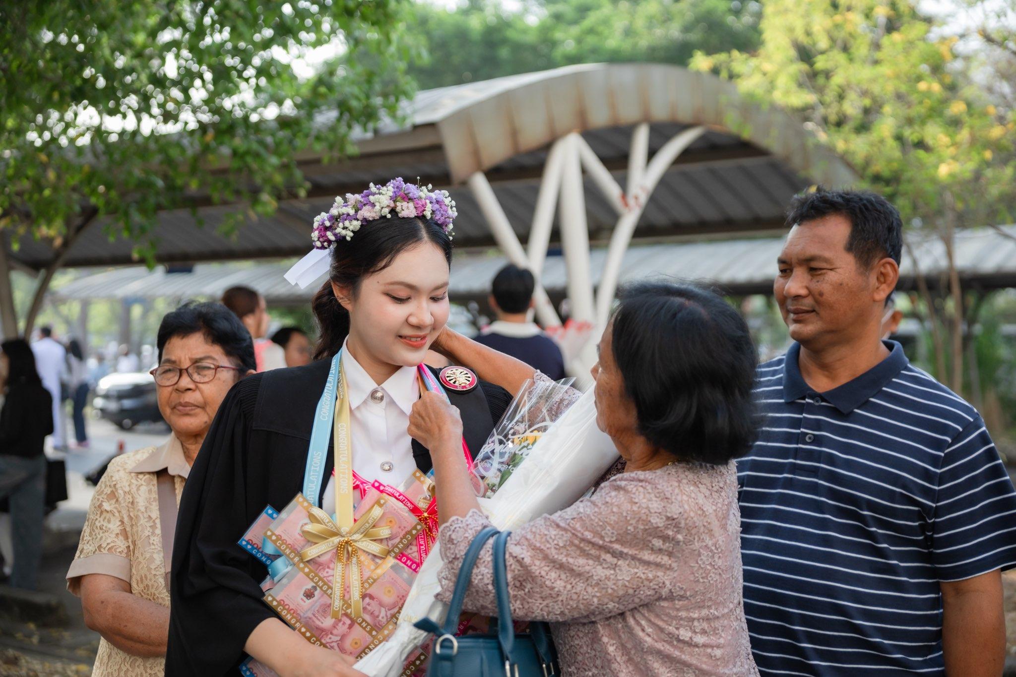 ผลงานรับปริญญา มหาวิทยาลัยธรรมศาสตร์ โดย SixSax Photo ภาพที่ 5