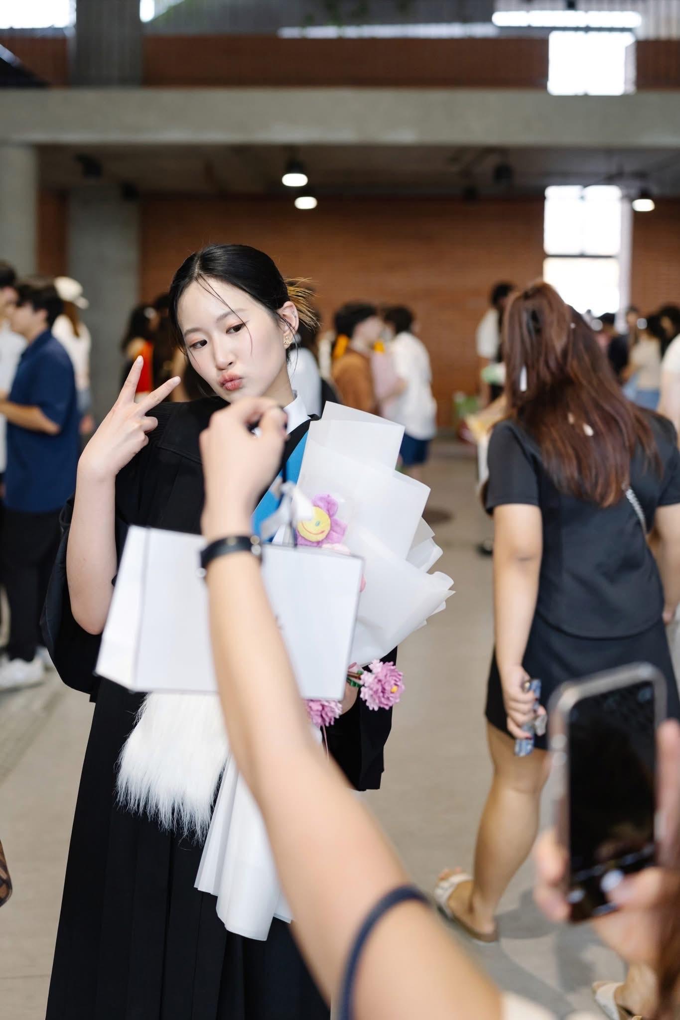 ผลงานรับปริญญา มหาวิทยาลัยธรรมศาสตร์ โดย SaoFly ภาพที่ 13