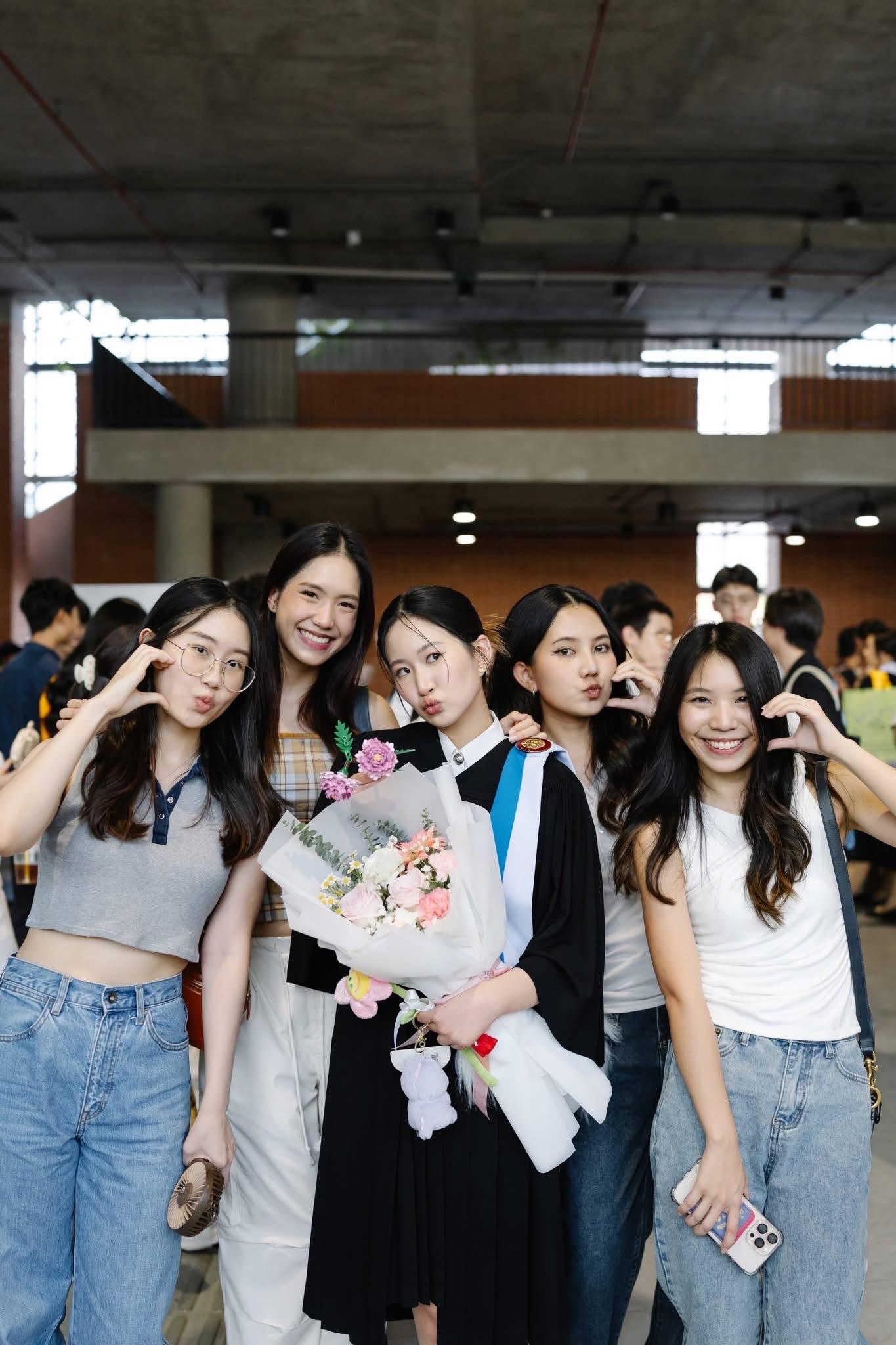 ผลงานรับปริญญา มหาวิทยาลัยธรรมศาสตร์ โดย SaoFly ภาพที่ 5