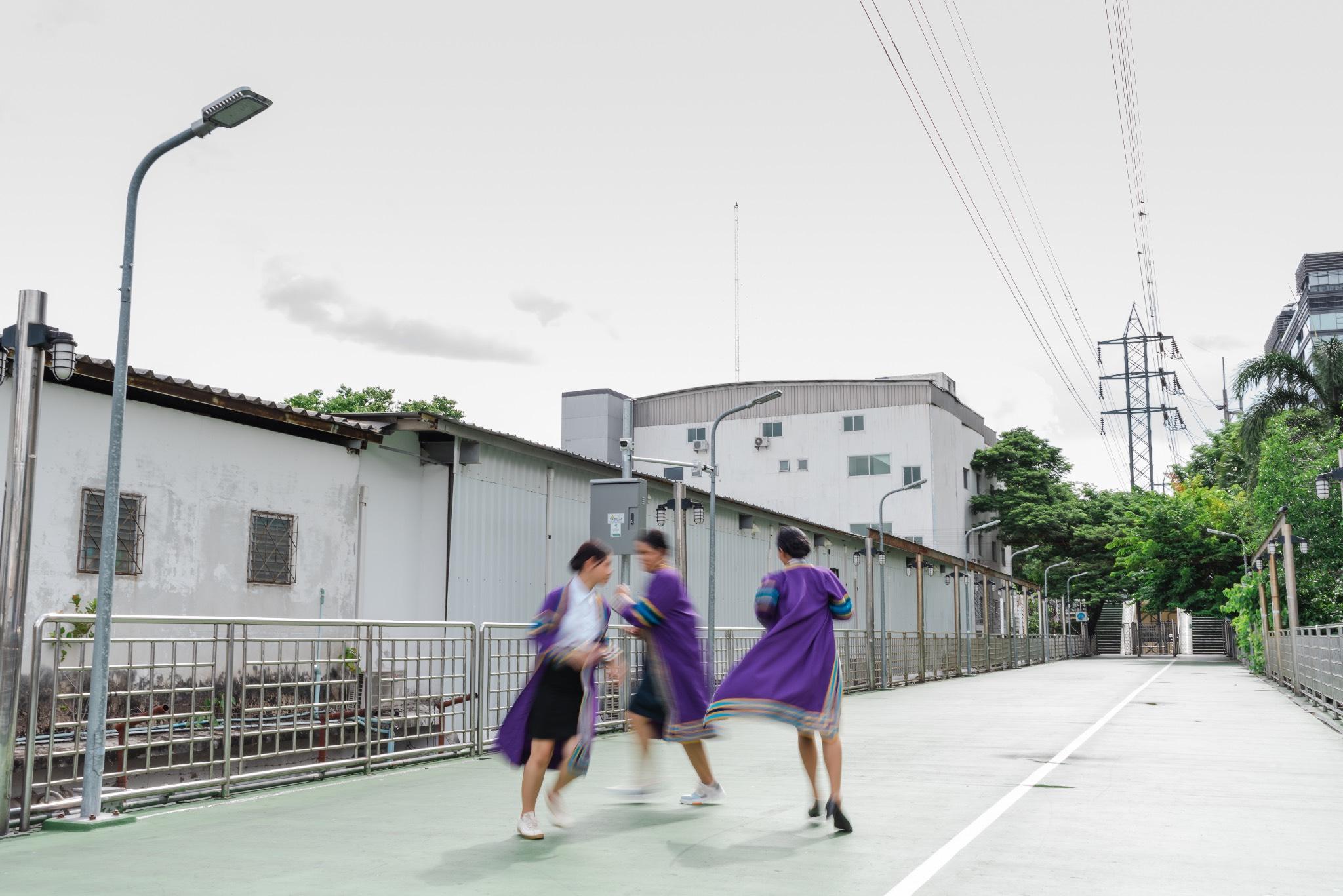 ผลงานรับปริญญา โดย Mid century pixs ภาพที่ 4