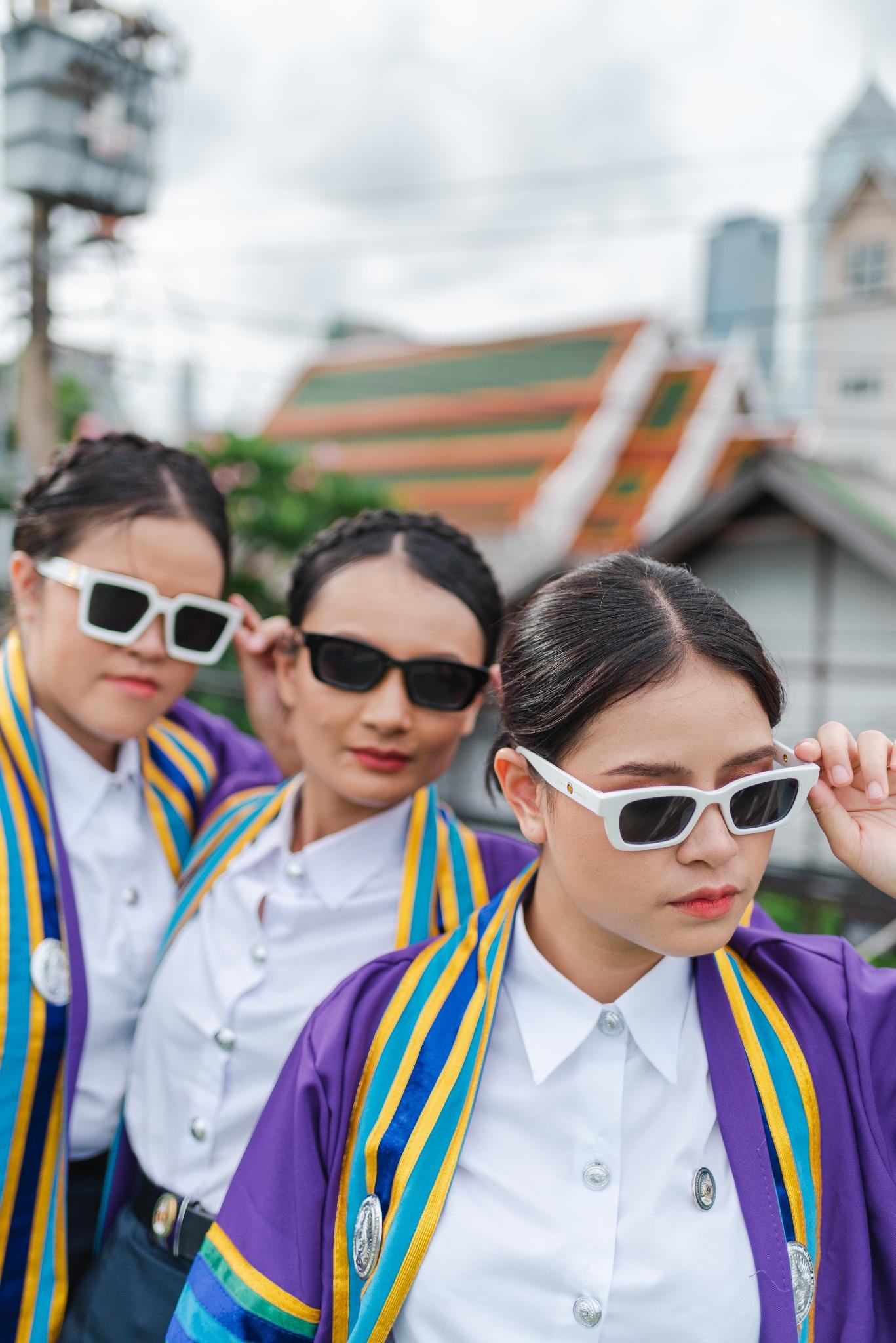 ผลงานรับปริญญา โดย Mid century pixs ภาพที่ 2