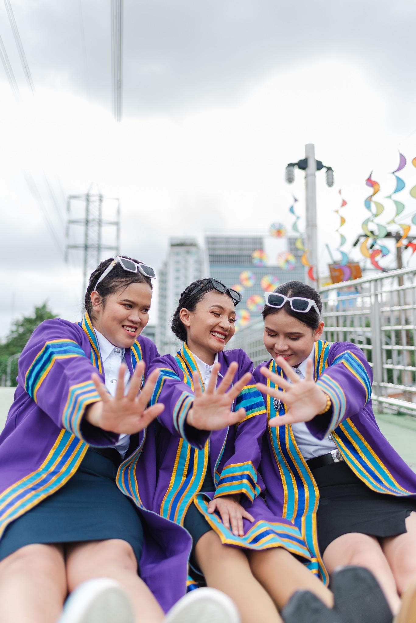 ผลงานรับปริญญา โดย Mid century pixs ภาพที่ 14