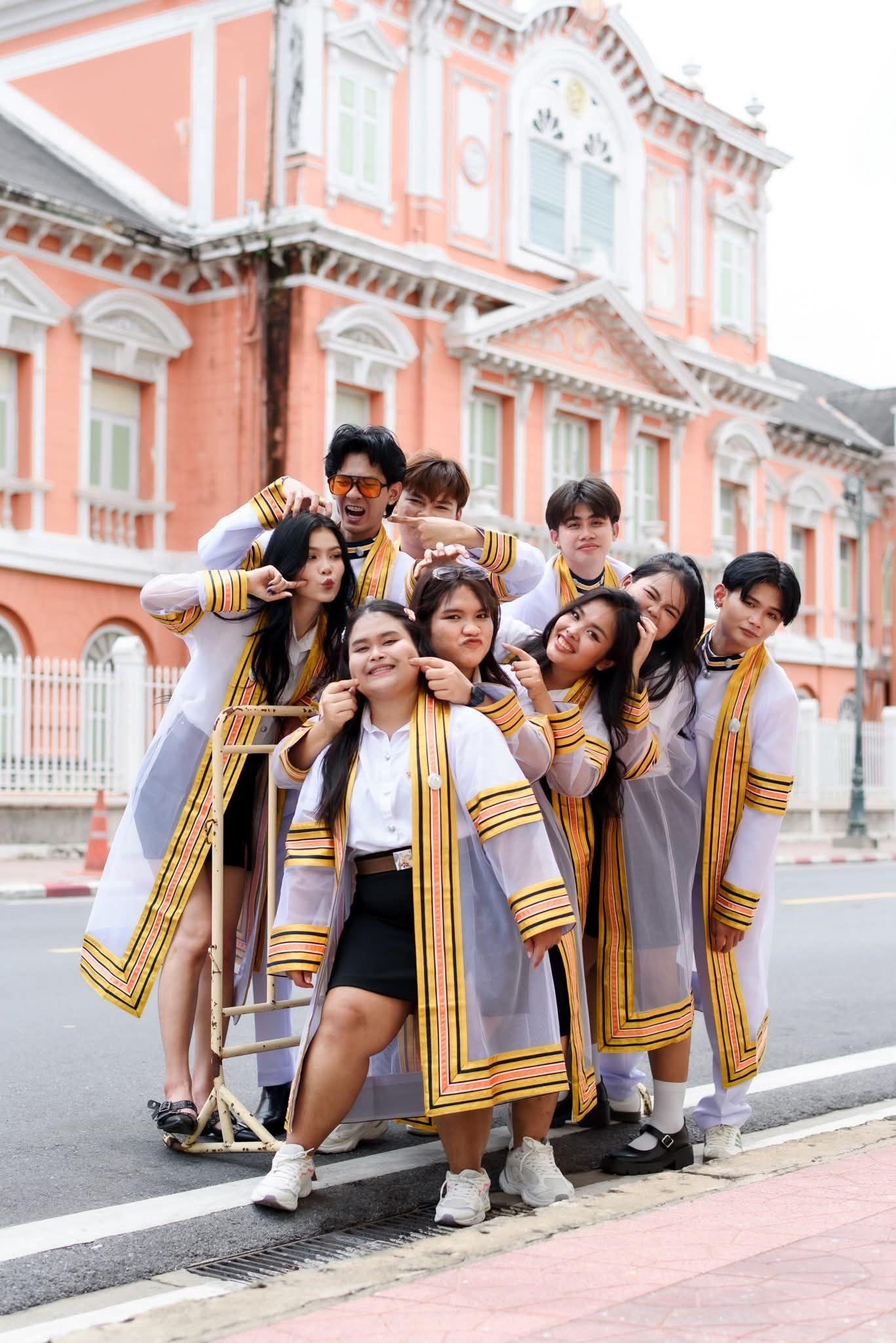 ผลงานรับปริญญา โดย Patsu4to ภาพที่ 4