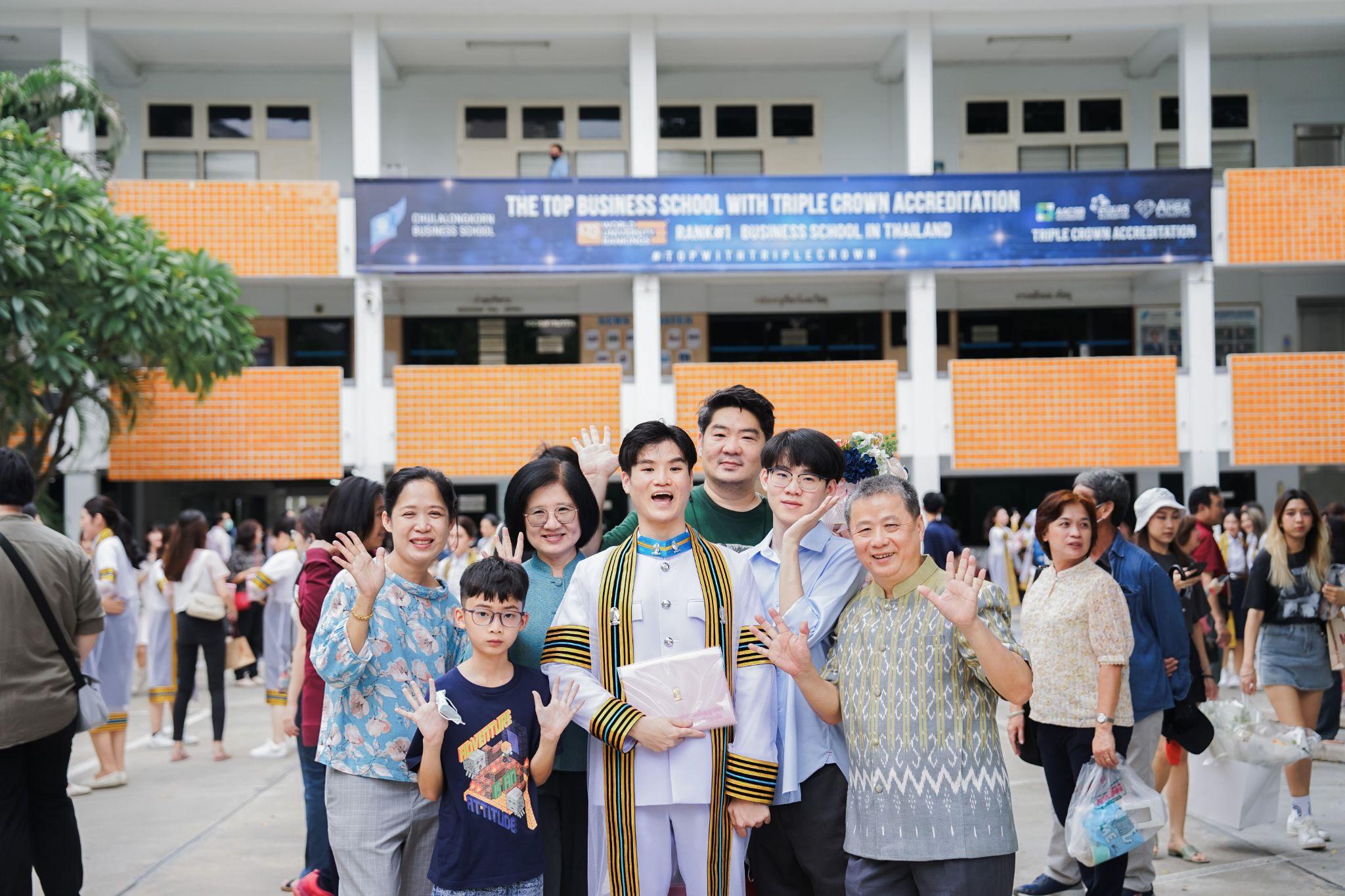ผลงานรับปริญญา จุฬาลงกรณ์มหาวิทยาลัย โดย เนมโฟโต้ ภาพที่ 11