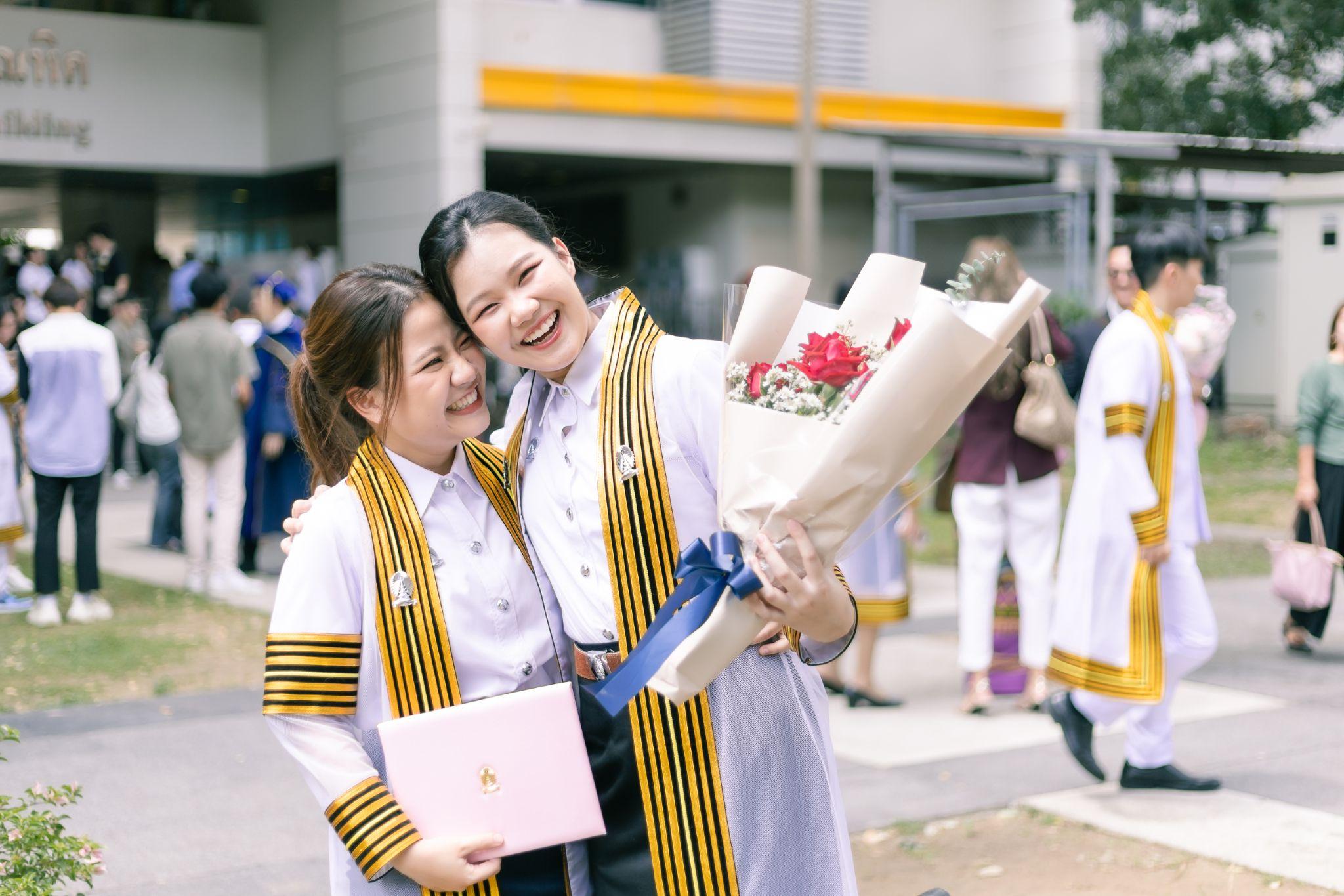 ผลงานรับปริญญา จุฬาลงกรณ์มหาวิทยาลัย โดย press.mine.shutter ภาพที่ 3