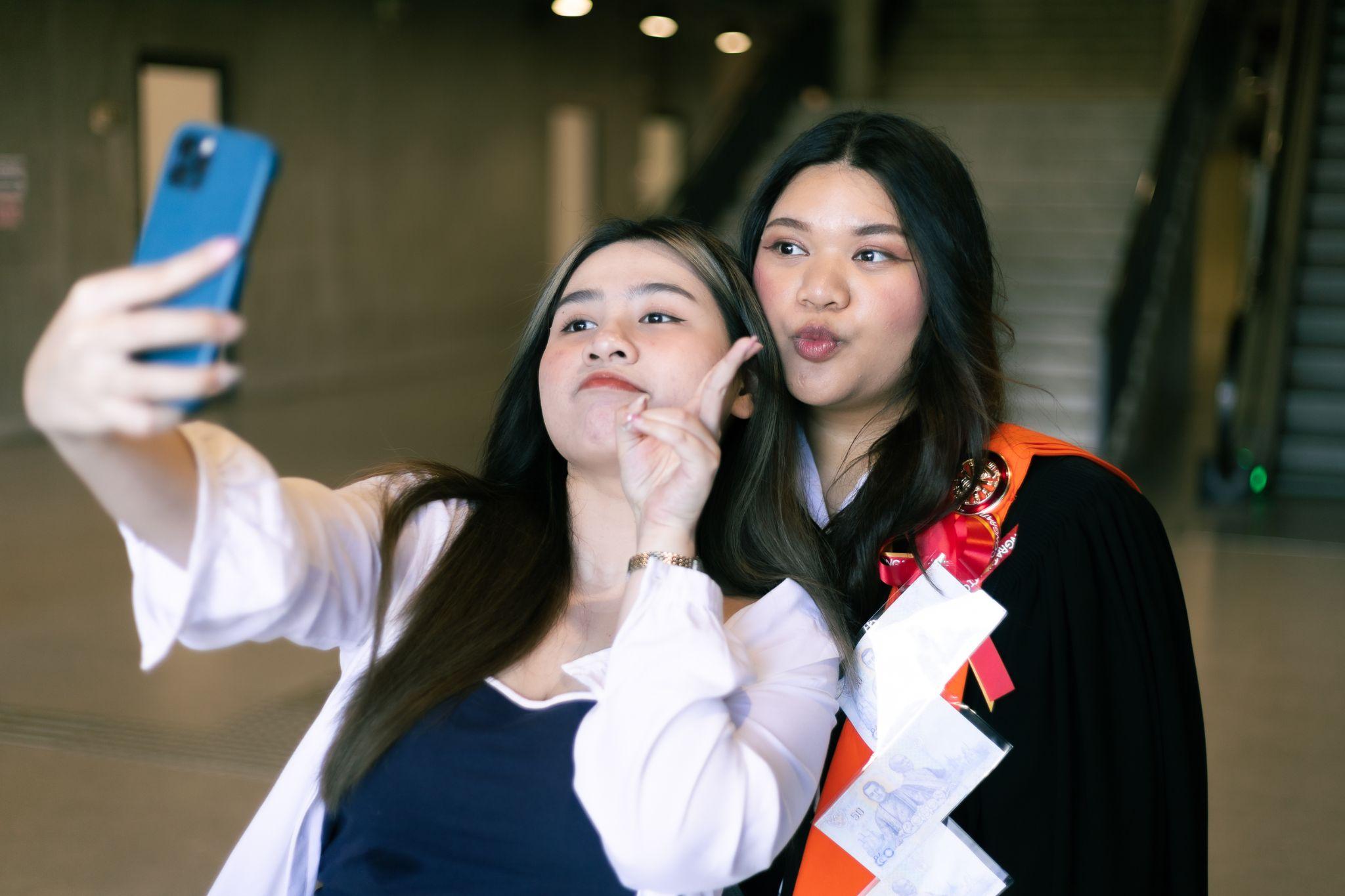ผลงานรับปริญญา มหาวิทยาลัยธรรมศาสตร์ โดย press.mine.shutter ภาพที่ 17