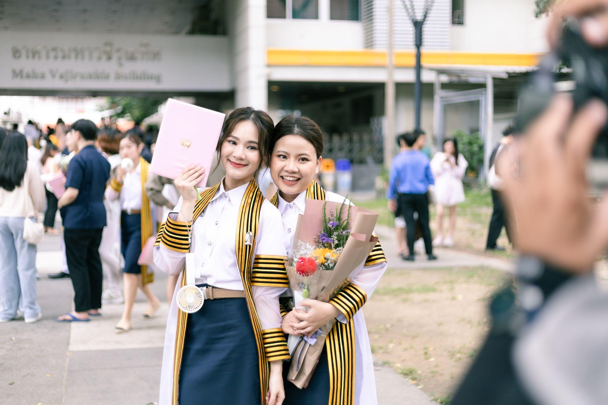 ผลงานรับปริญญา จุฬาลงกรณ์มหาวิทยาลัย โดย press.mine.shutter ภาพที่ 9
