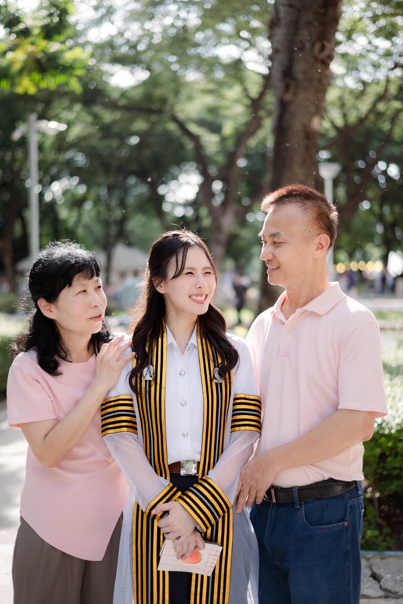 ผลงานรับปริญญา โดย eyechi.photographer ภาพที่ 2