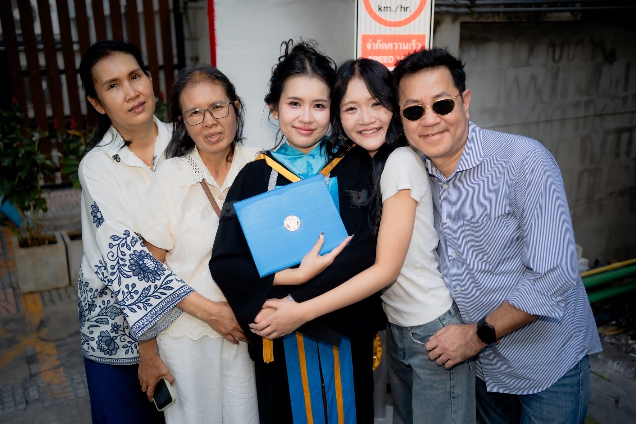 ผลงานรับปริญญา มหาวิทยาลัยหอการค้าไทย โดย Nat_B ภาพที่ 5