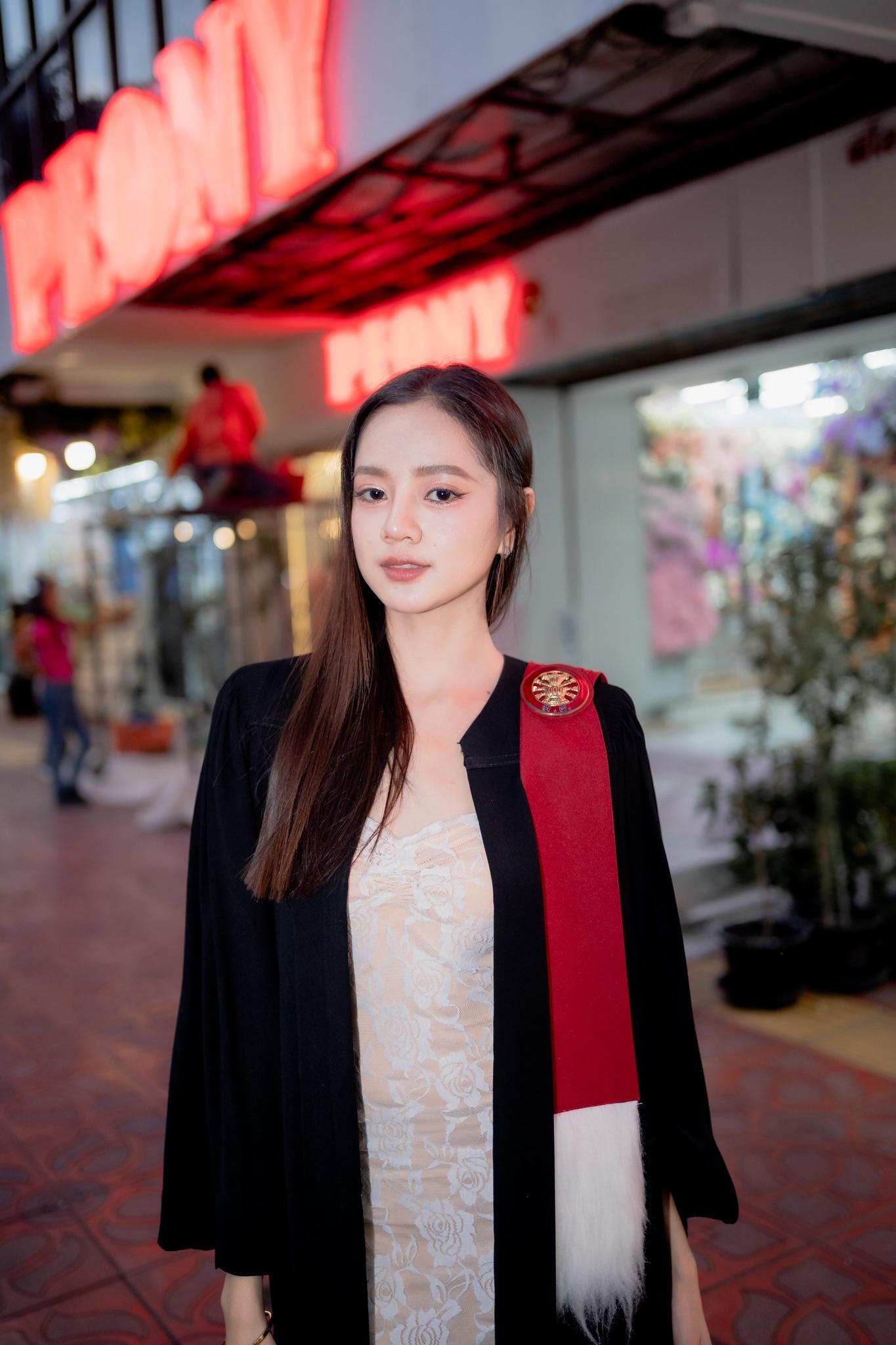 ผลงานรับปริญญา มหาวิทยาลัยธรรมศาสตร์ โดย Nat_B ภาพที่ 11