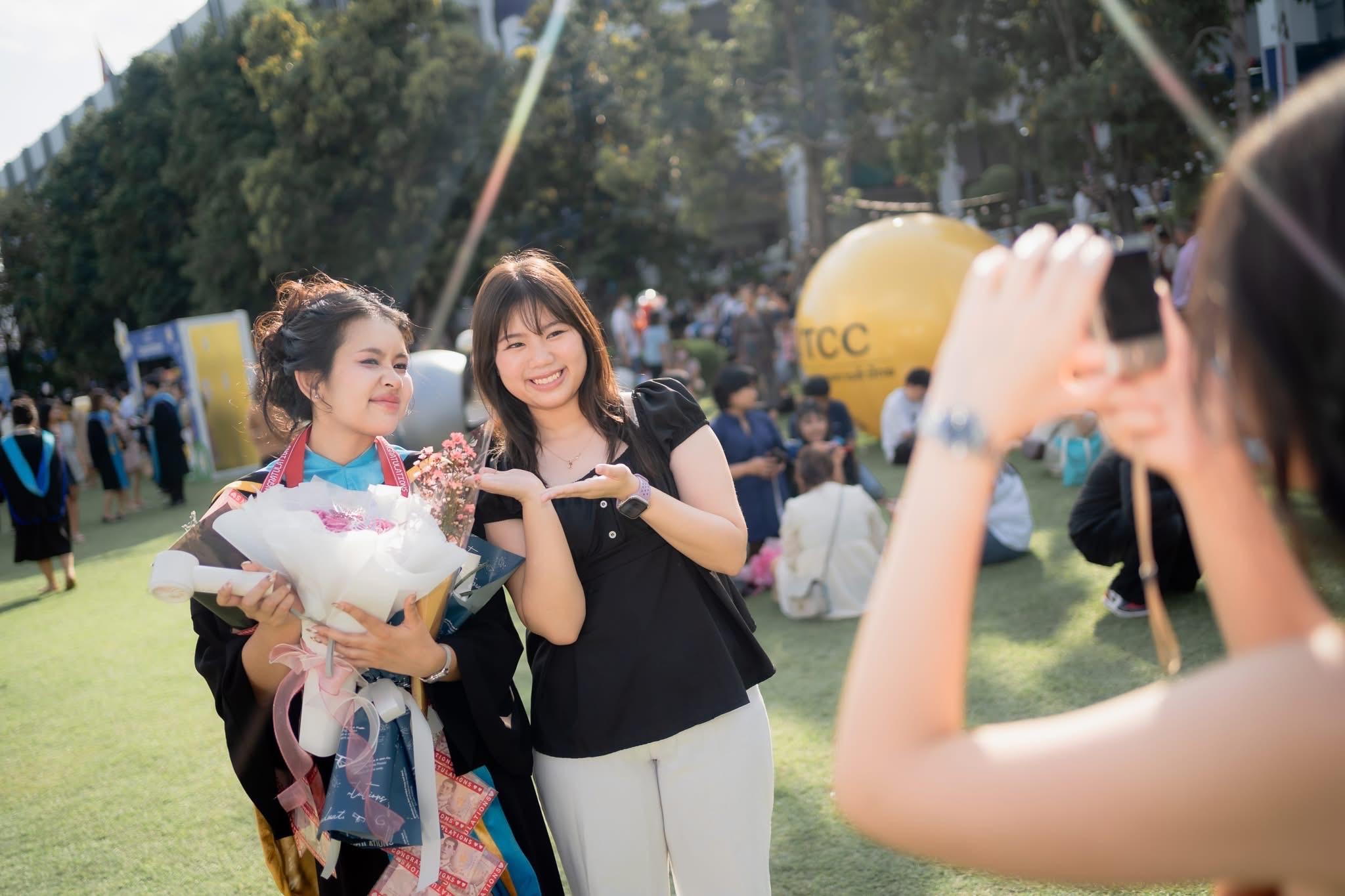 ผลงานรับปริญญา มหาวิทยาลัยหอการค้าไทย โดย Nat_B ภาพที่ 18