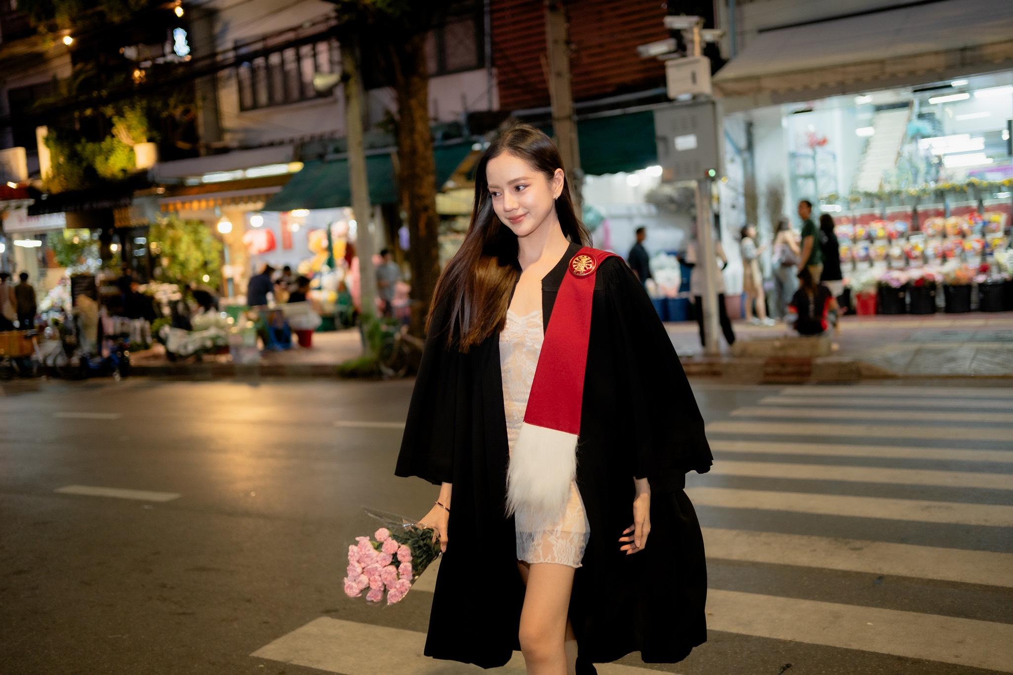 ผลงานรับปริญญา มหาวิทยาลัยธรรมศาสตร์ โดย Nat_B ภาพที่ 14