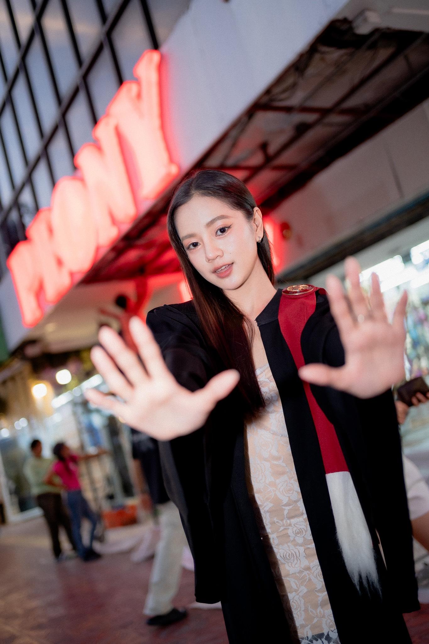 ผลงานรับปริญญา มหาวิทยาลัยธรรมศาสตร์ โดย Nat_B ภาพที่ 13
