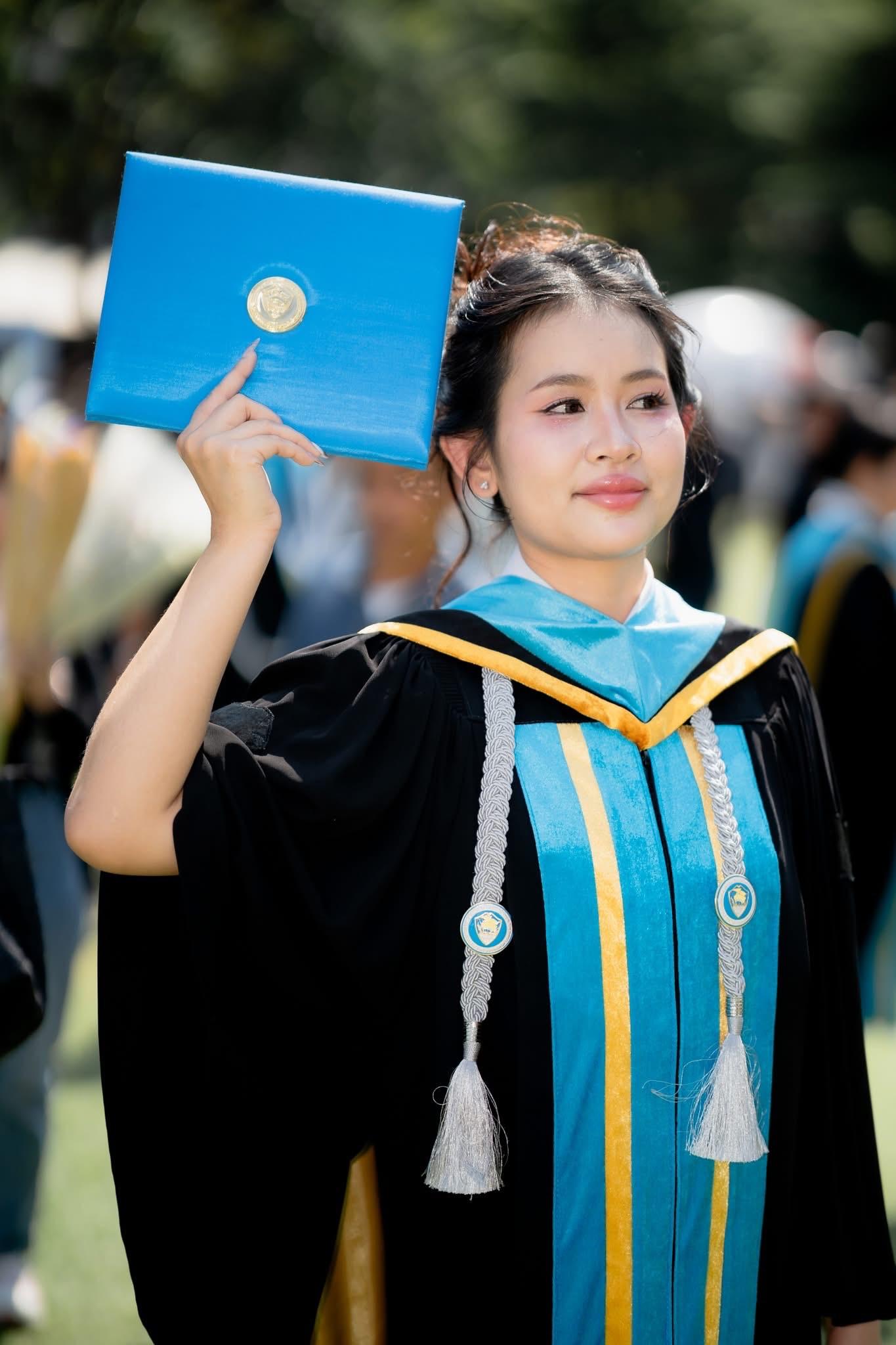 ผลงานรับปริญญา มหาวิทยาลัยหอการค้าไทย โดย Nat_B ภาพที่ 3