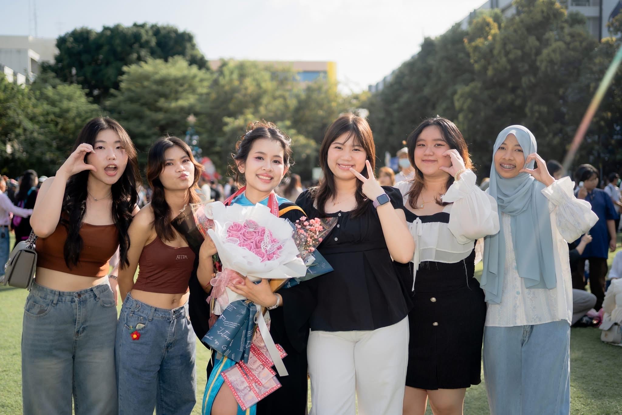 ผลงานรับปริญญา มหาวิทยาลัยหอการค้าไทย โดย Nat_B ภาพที่ 17