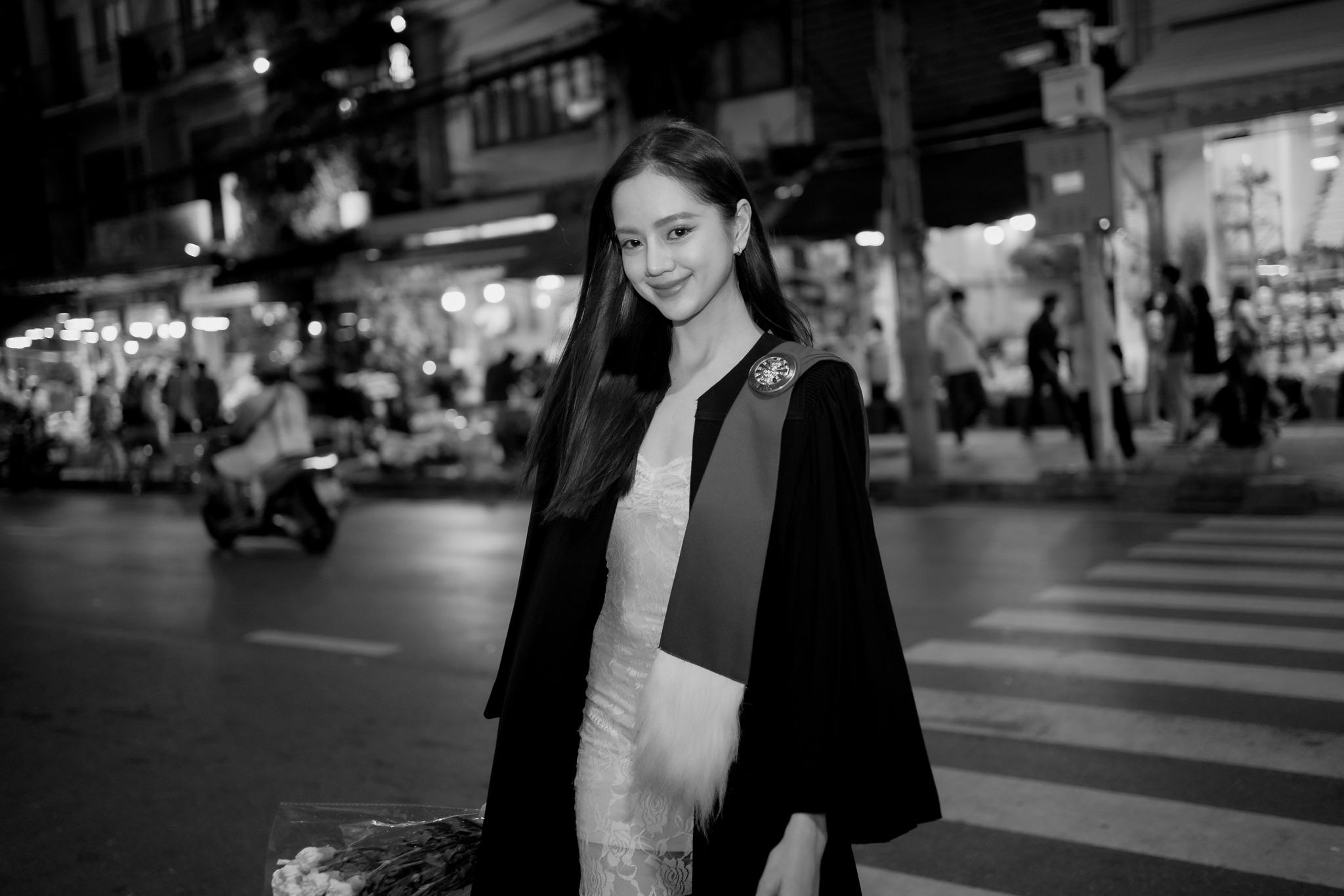ผลงานรับปริญญา มหาวิทยาลัยธรรมศาสตร์ โดย Nat_B ภาพที่ 15