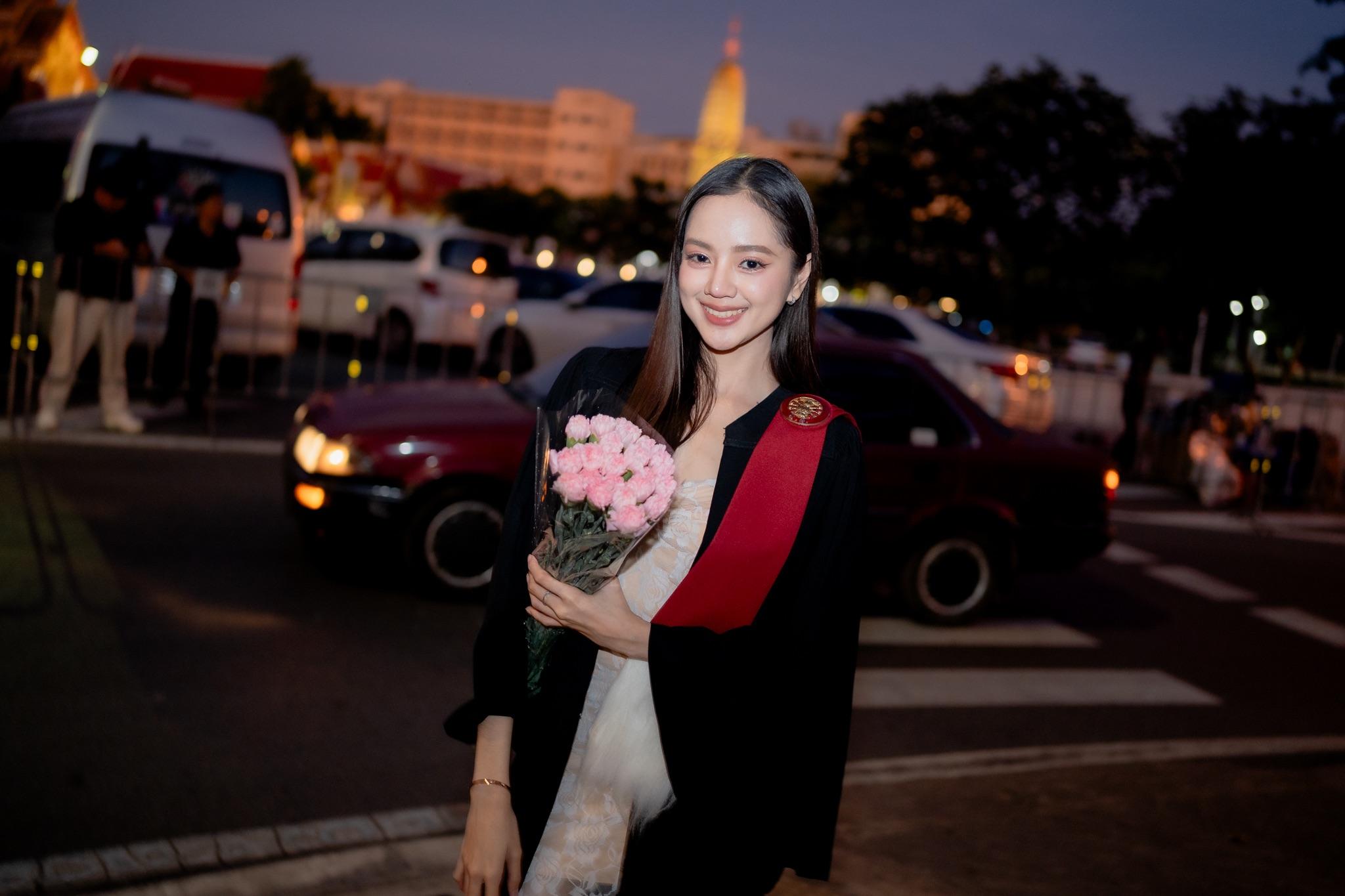 ผลงานรับปริญญา มหาวิทยาลัยธรรมศาสตร์ โดย Nat_B ภาพที่ 16