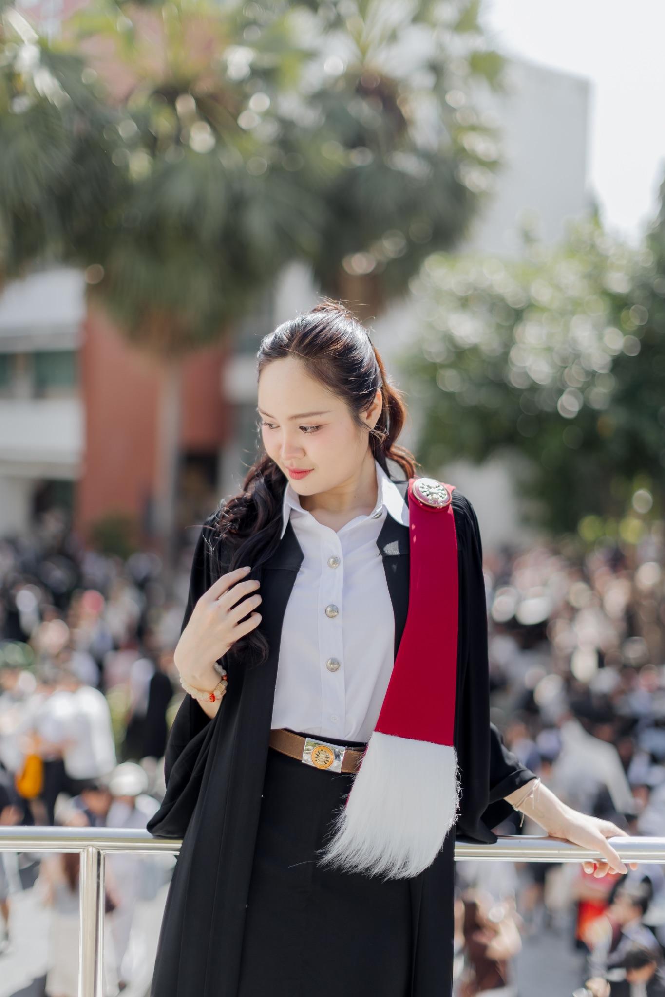 ผลงานรับปริญญา มหาวิทยาลัยธรรมศาสตร์ โดย AKE. ภาพที่ 15