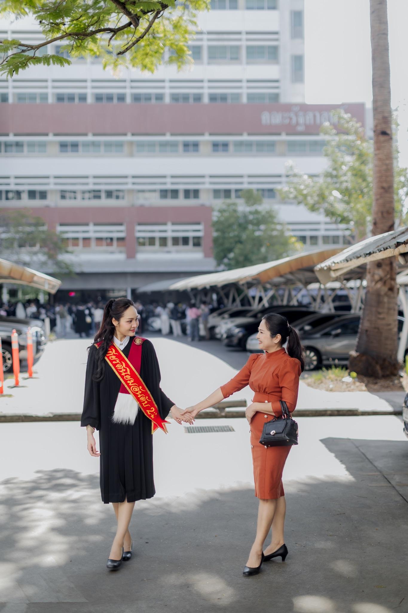 ผลงานรับปริญญา มหาวิทยาลัยธรรมศาสตร์ โดย AKE. ภาพที่ 10