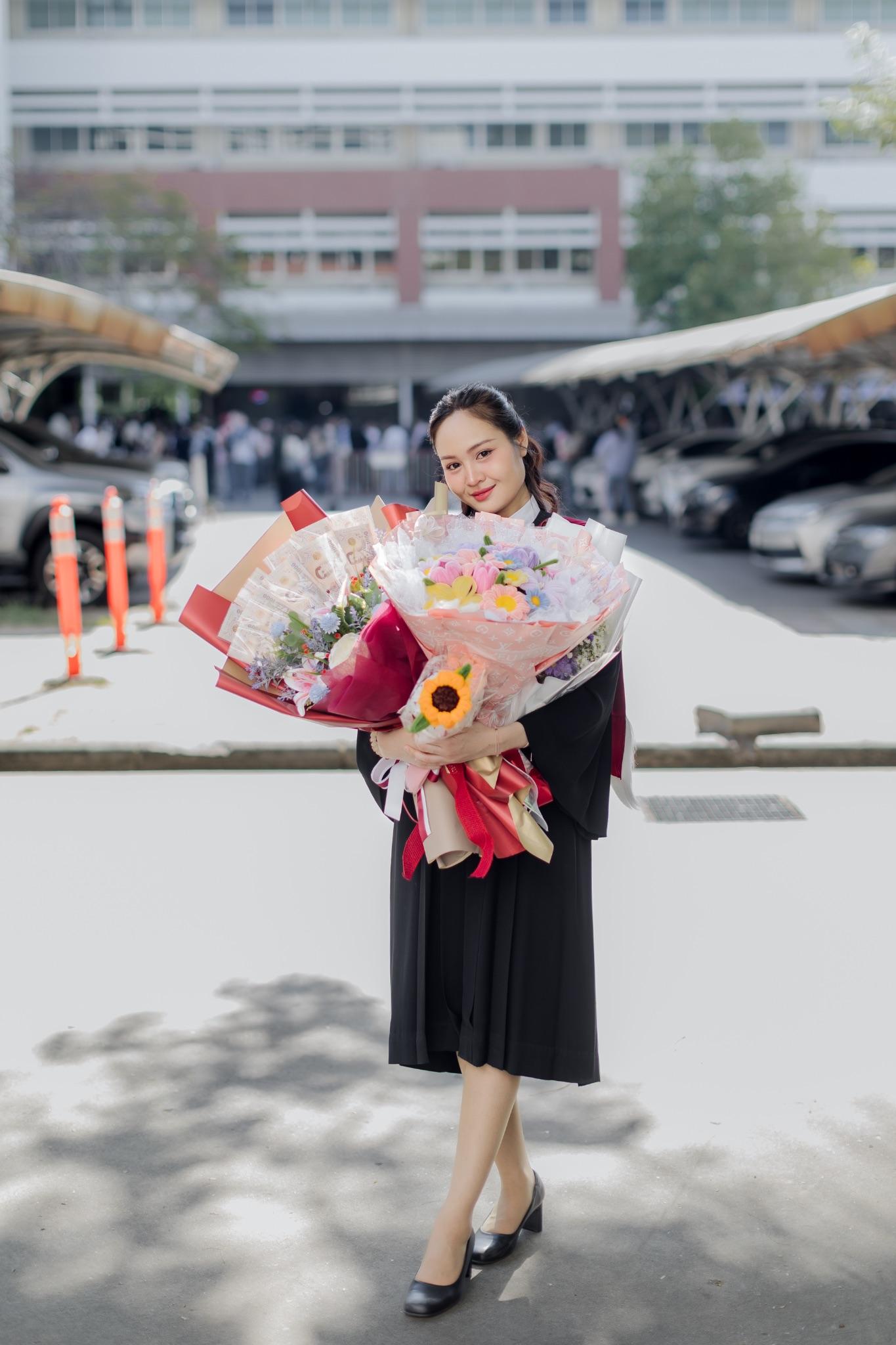 ผลงานรับปริญญา มหาวิทยาลัยธรรมศาสตร์ โดย AKE. ภาพที่ 8