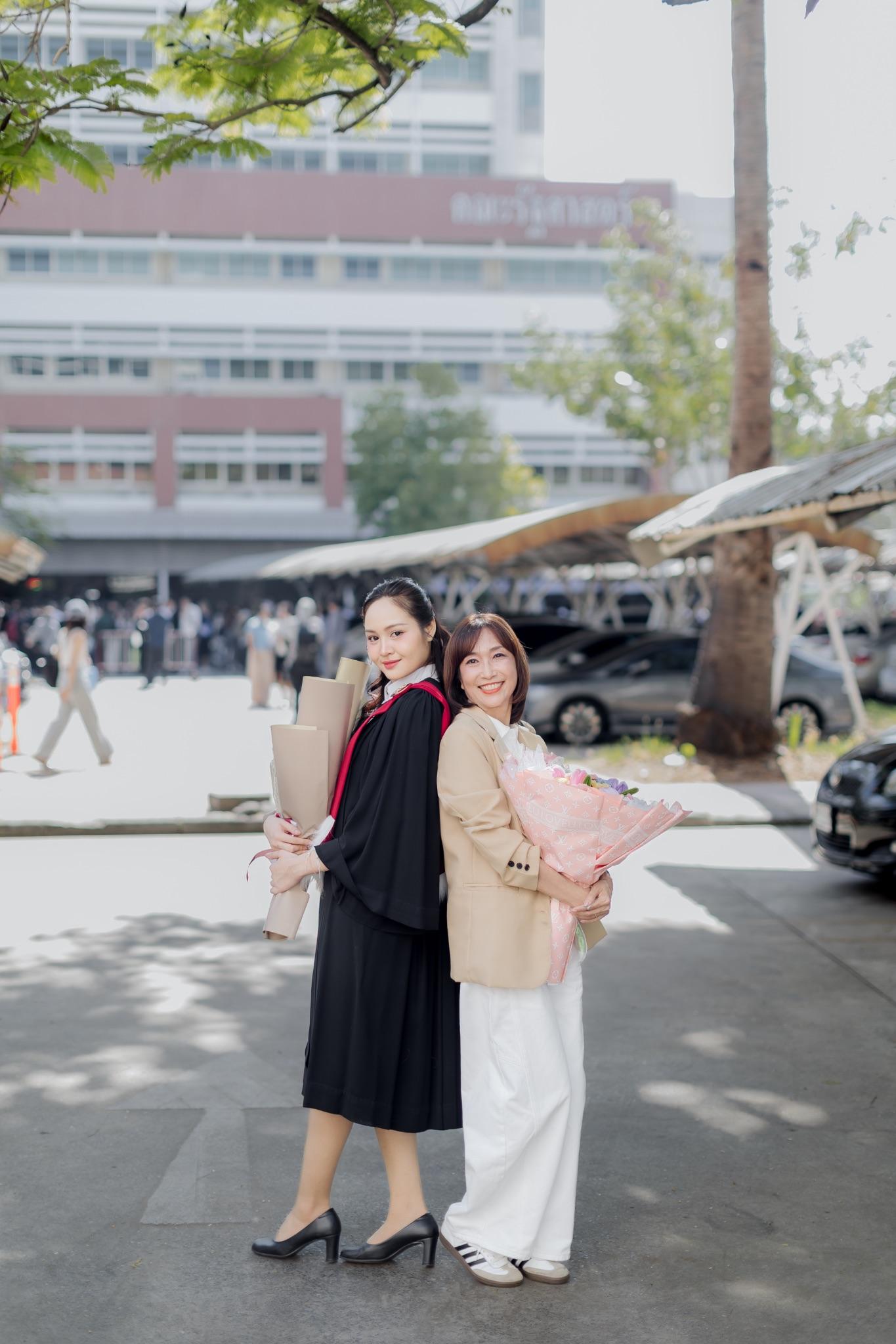ผลงานรับปริญญา มหาวิทยาลัยธรรมศาสตร์ โดย AKE. ภาพที่ 12