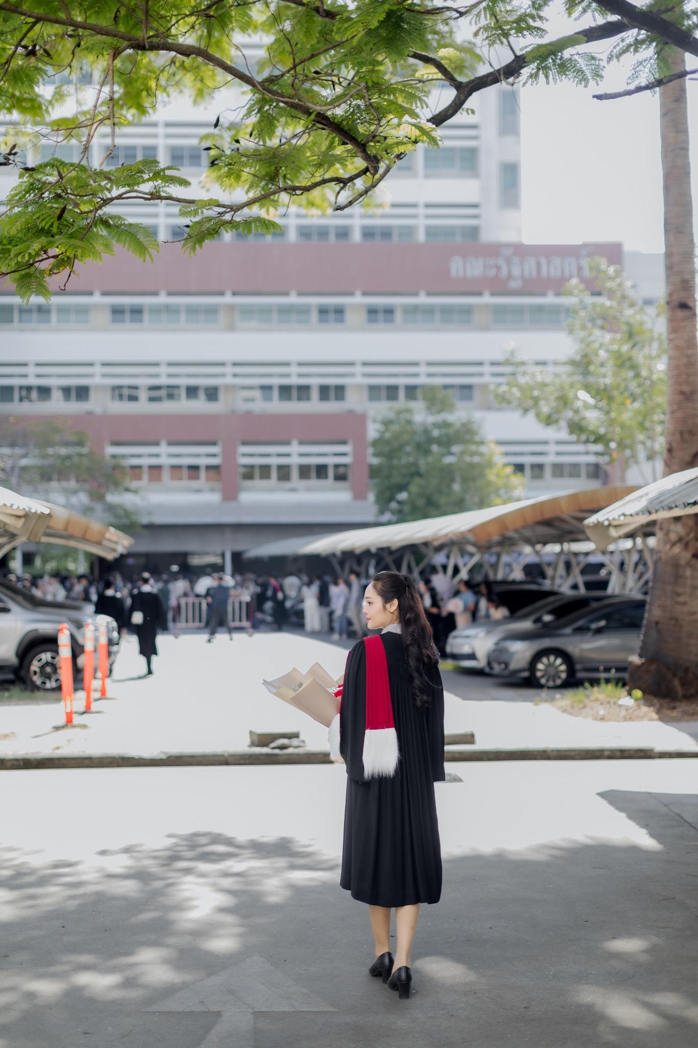 ผลงานรับปริญญา มหาวิทยาลัยธรรมศาสตร์ โดย AKE. ภาพที่ 5