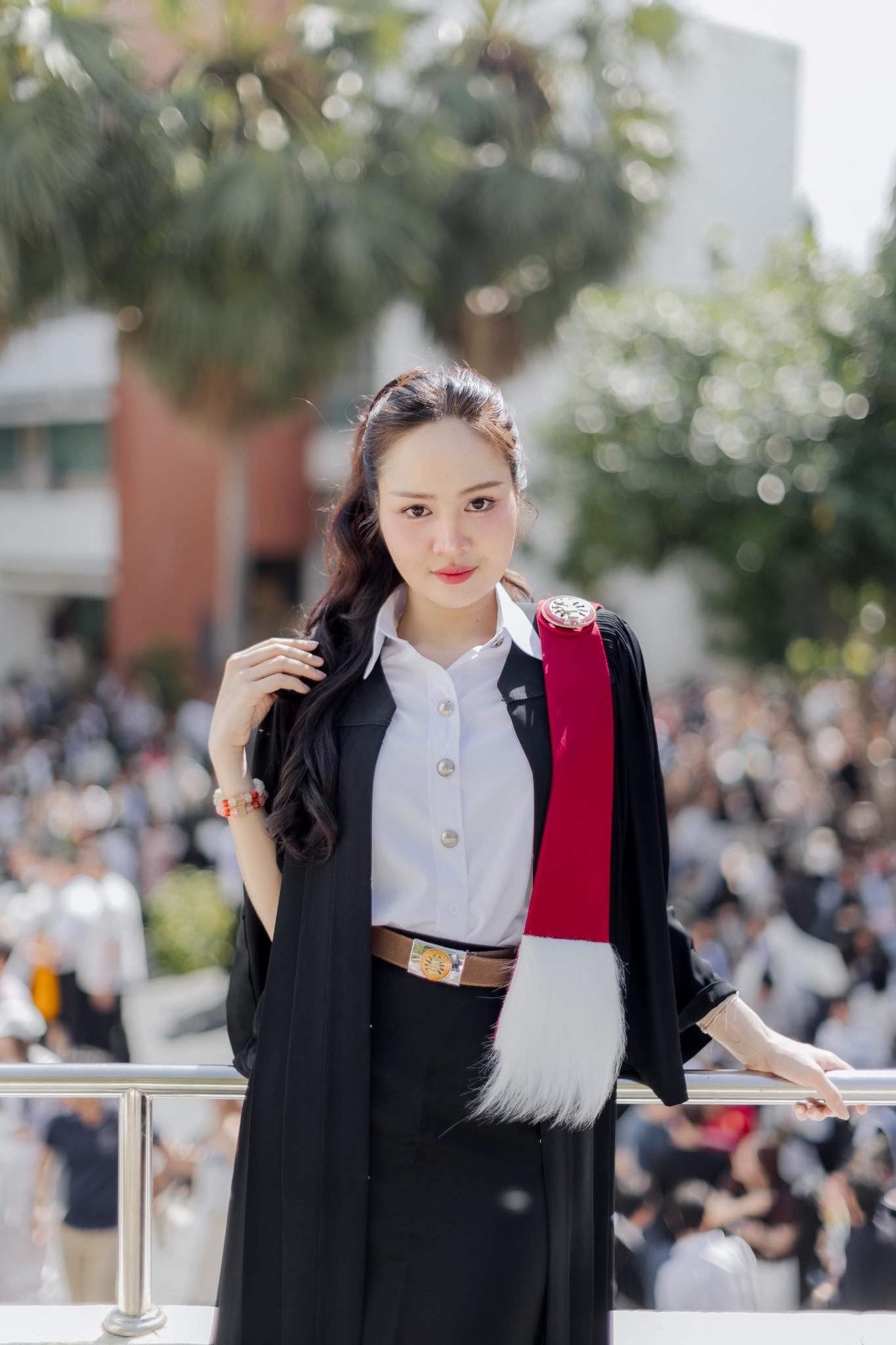 ผลงานรับปริญญา มหาวิทยาลัยธรรมศาสตร์ โดย AKE. ภาพที่ 2