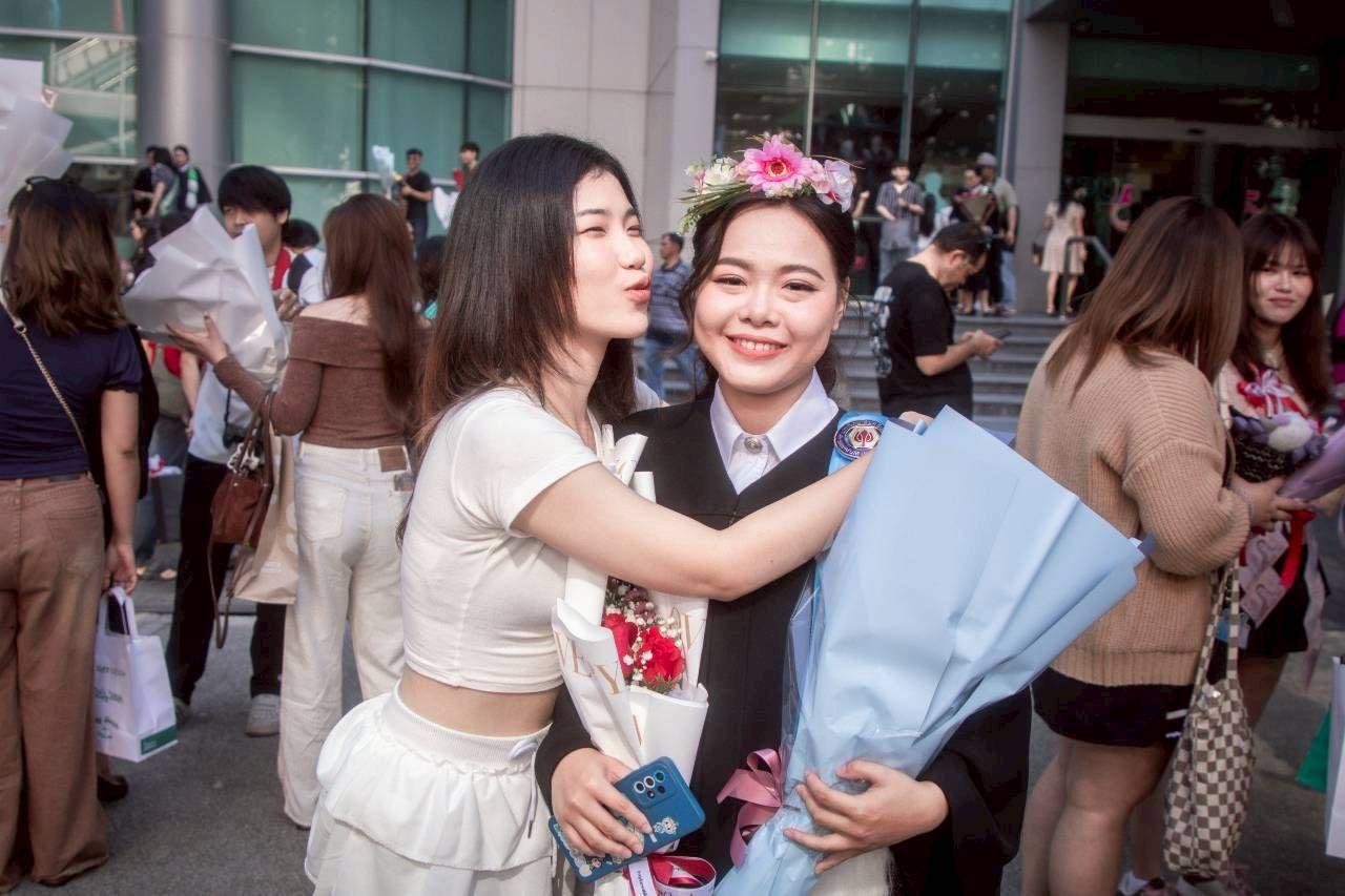 ผลงานรับปริญญา มหาวิทยาลัยศรีปทุม โดย F1RSTT.SHOTT ภาพที่ 14