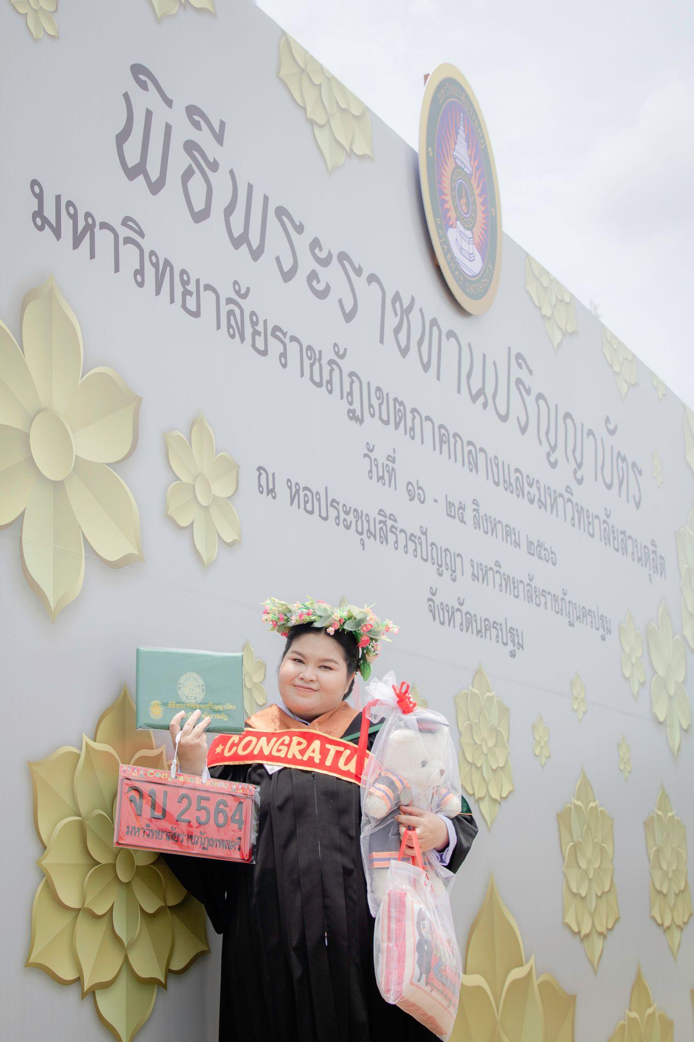 ผลงานรับปริญญา มหาวิทยาลัยราชภัฏเทพสตรี โดย F1RSTT.SHOTT ภาพที่ 2