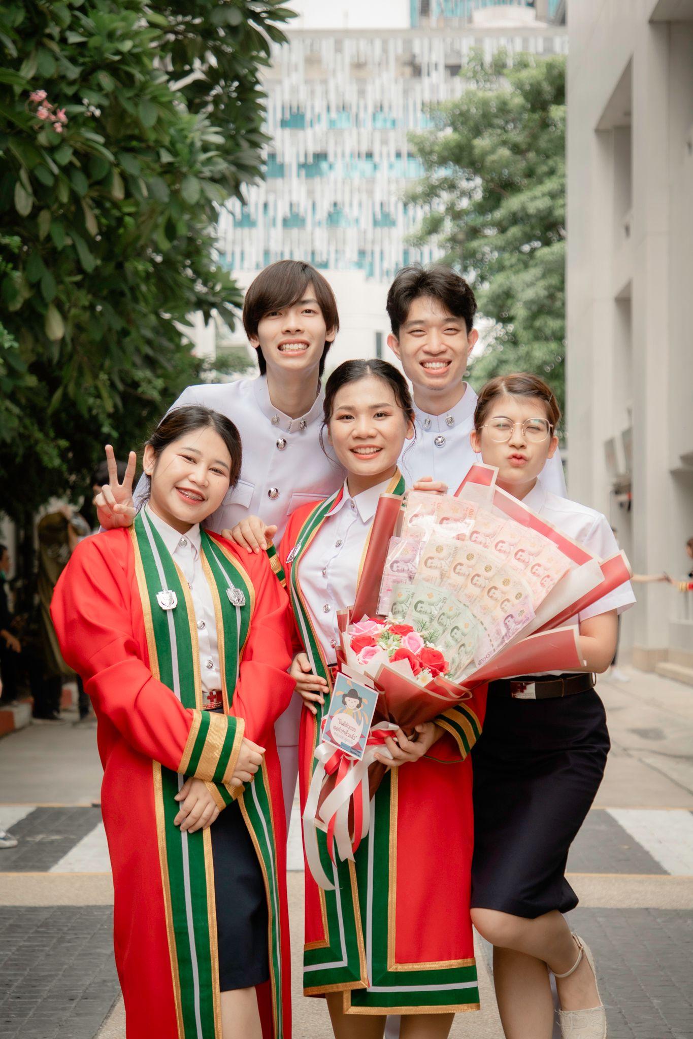 ผลงานรับปริญญา สถาบันการพยาบาลศรีสวรินทิราสภากาชาดไทย โดย F1RSTT.SHOTT ภาพที่ 6