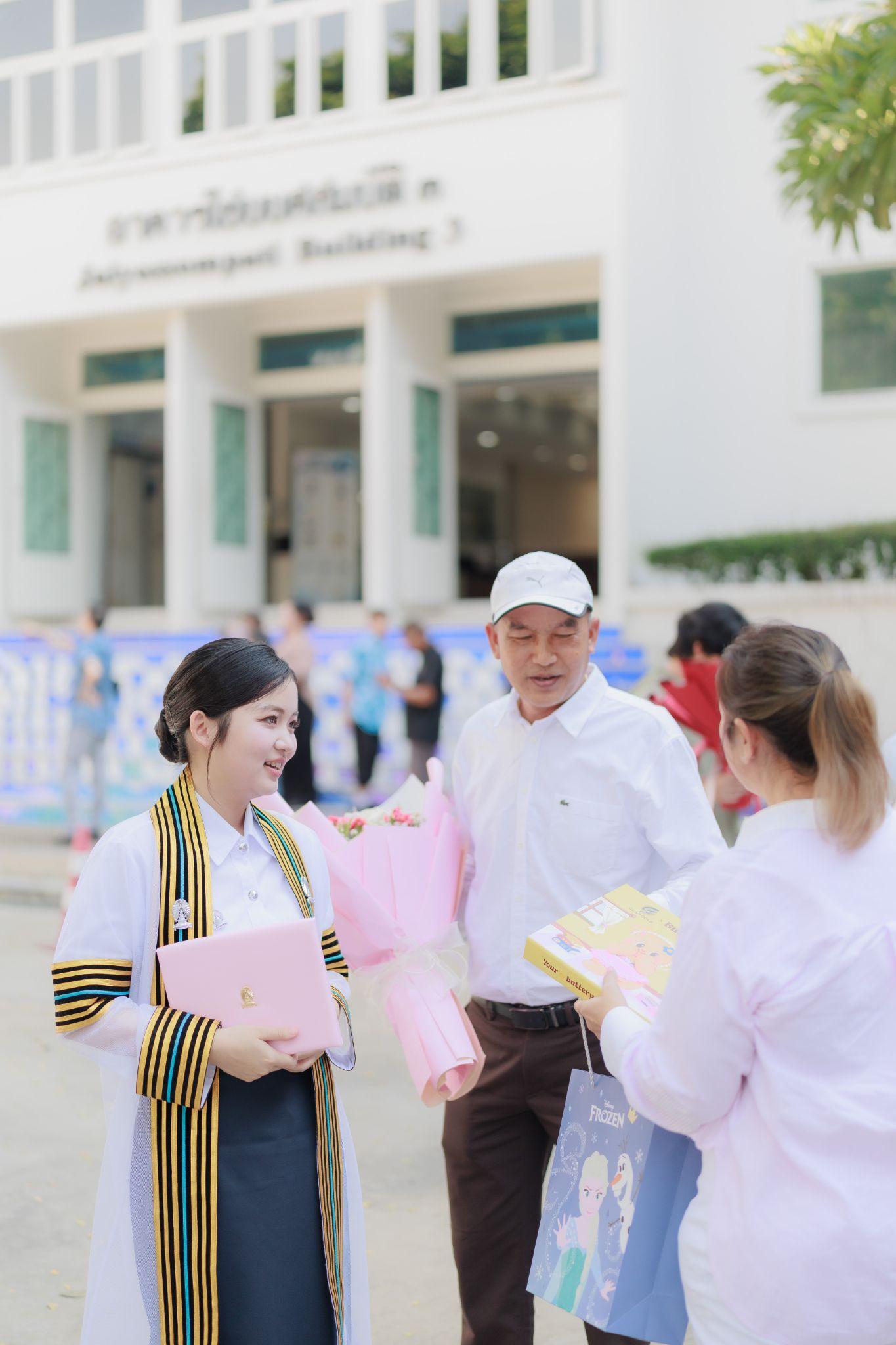 ผลงานรับปริญญา จุฬาลงกรณ์มหาวิทยาลัย โดย Ma’milk foto ภาพที่ 3