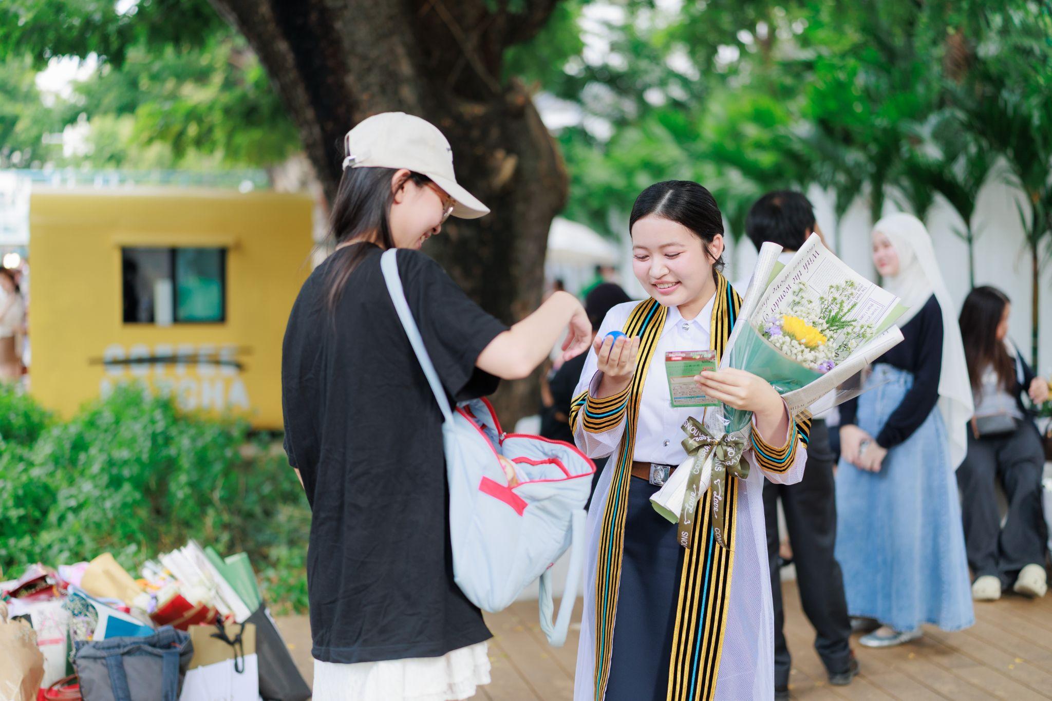 ผลงานรับปริญญา จุฬาลงกรณ์มหาวิทยาลัย โดย Ma’milk foto ภาพที่ 3
