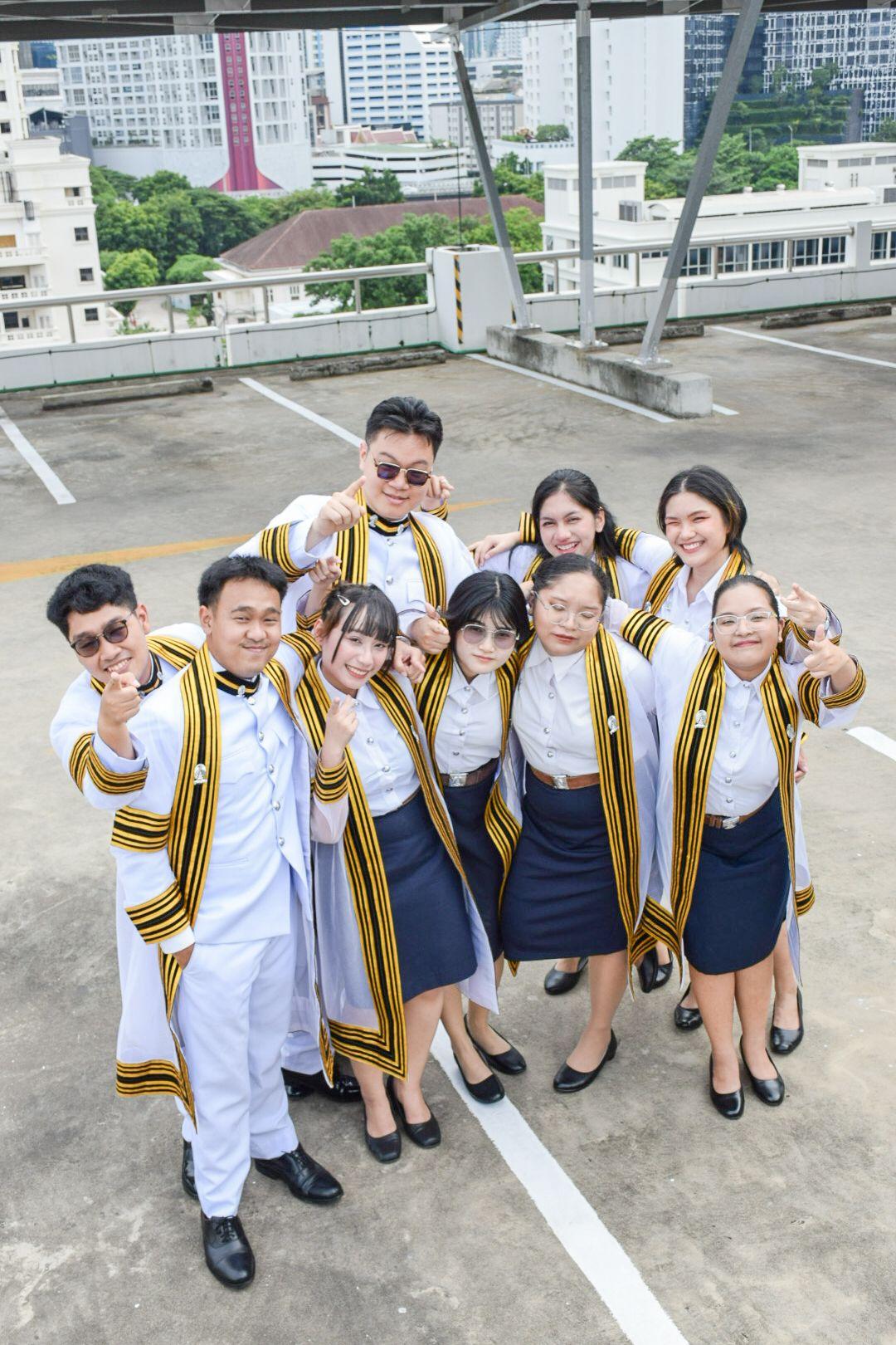 ผลงานรับปริญญา โดย Earn @Fotopuski ภาพที่ 1