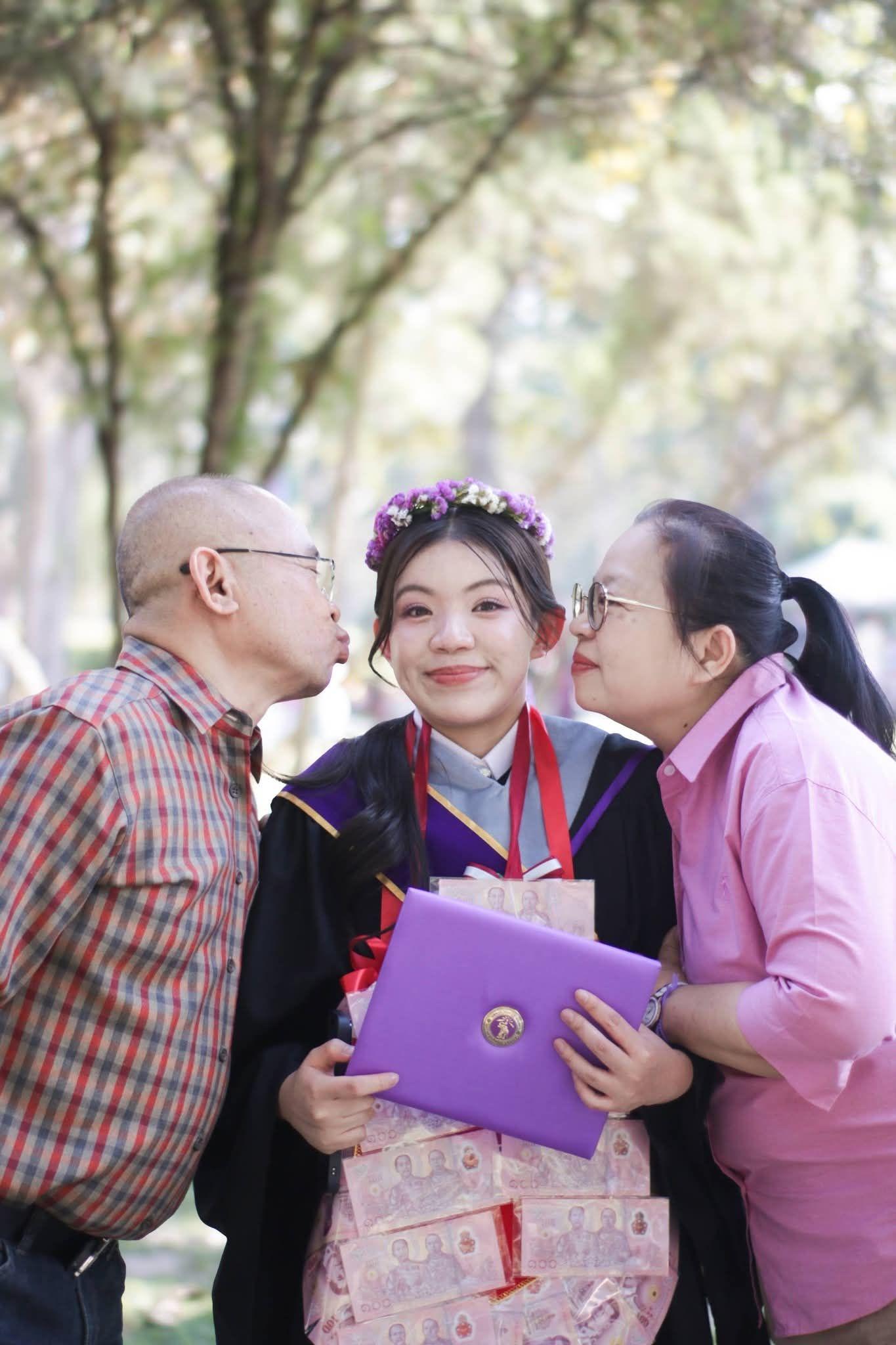 ผลงานรับปริญญา มหาวิทยาลัยเชียงใหม่ โดย Sadturn Snap ภาพที่ 1