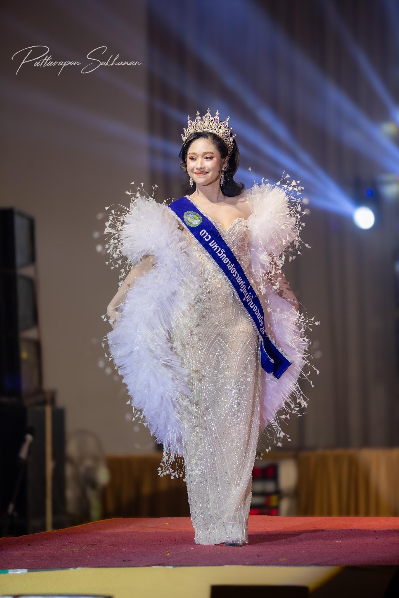 ผลงานรับปริญญา มหาวิทยาลัยราชภัฏหมู่บ้านจอมบึง โดย title photo ภาพที่ 9